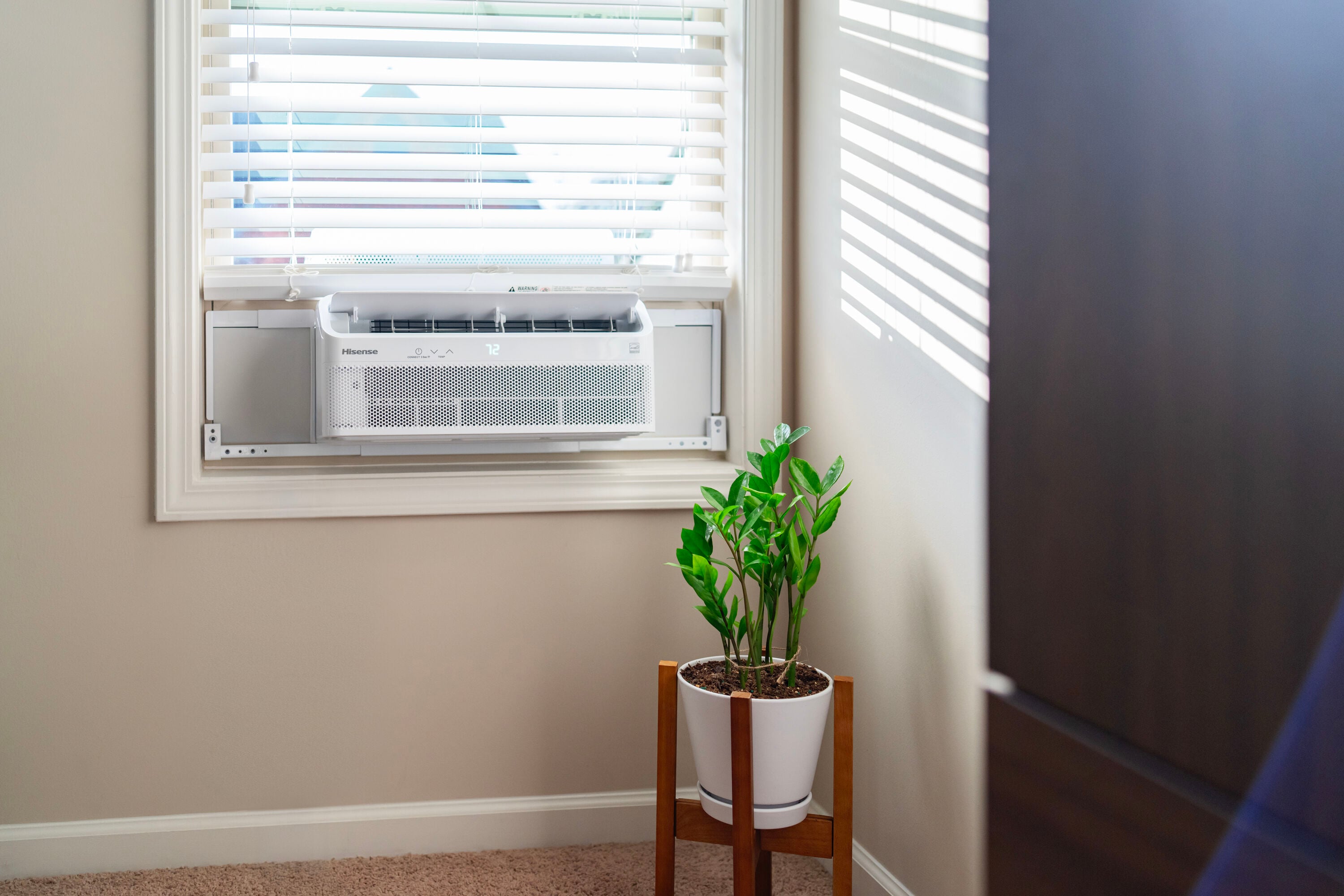Hisense AWUS1225TW Window-Air-Conditioners - View #16