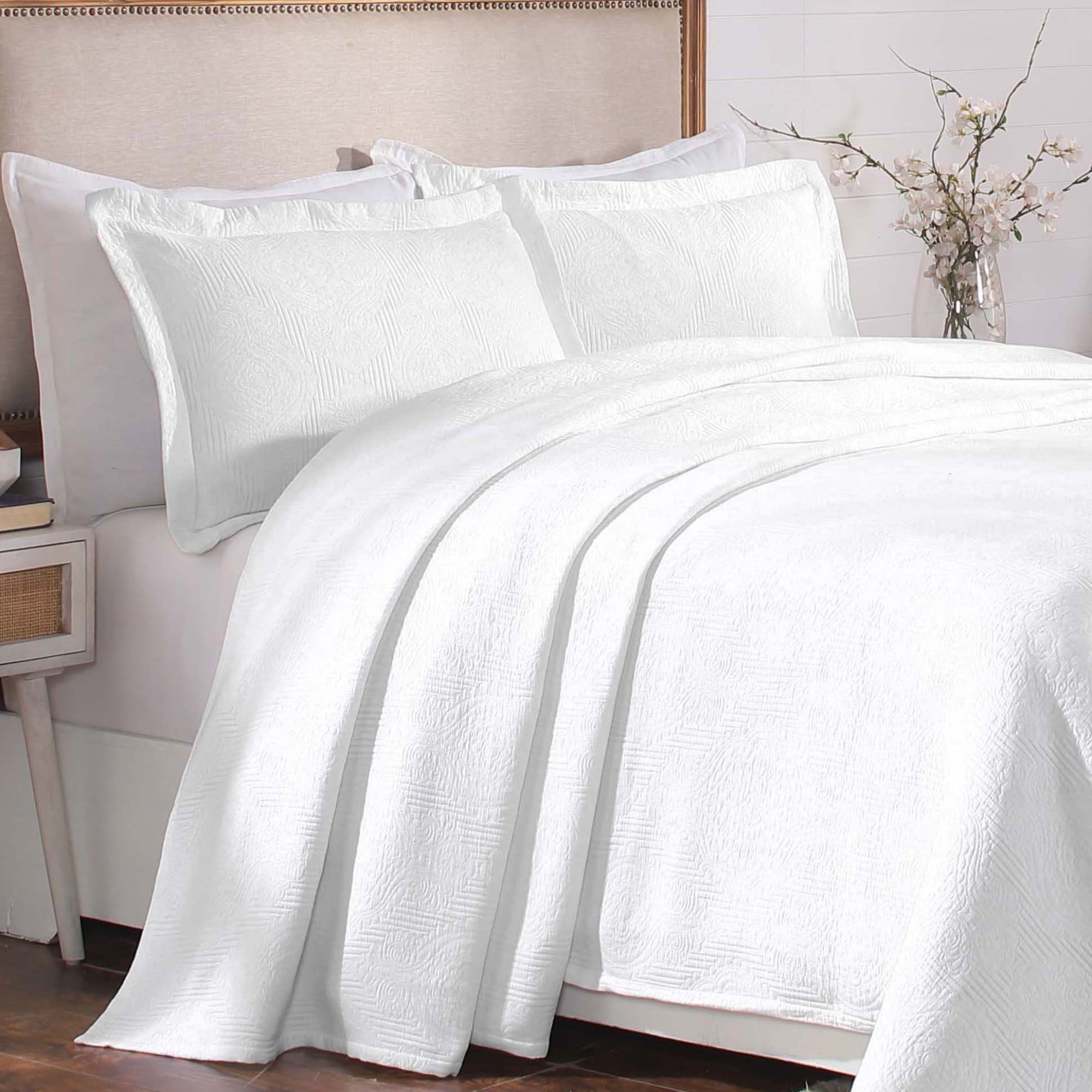 Superior White Medallion Twin Bedspread Cotton