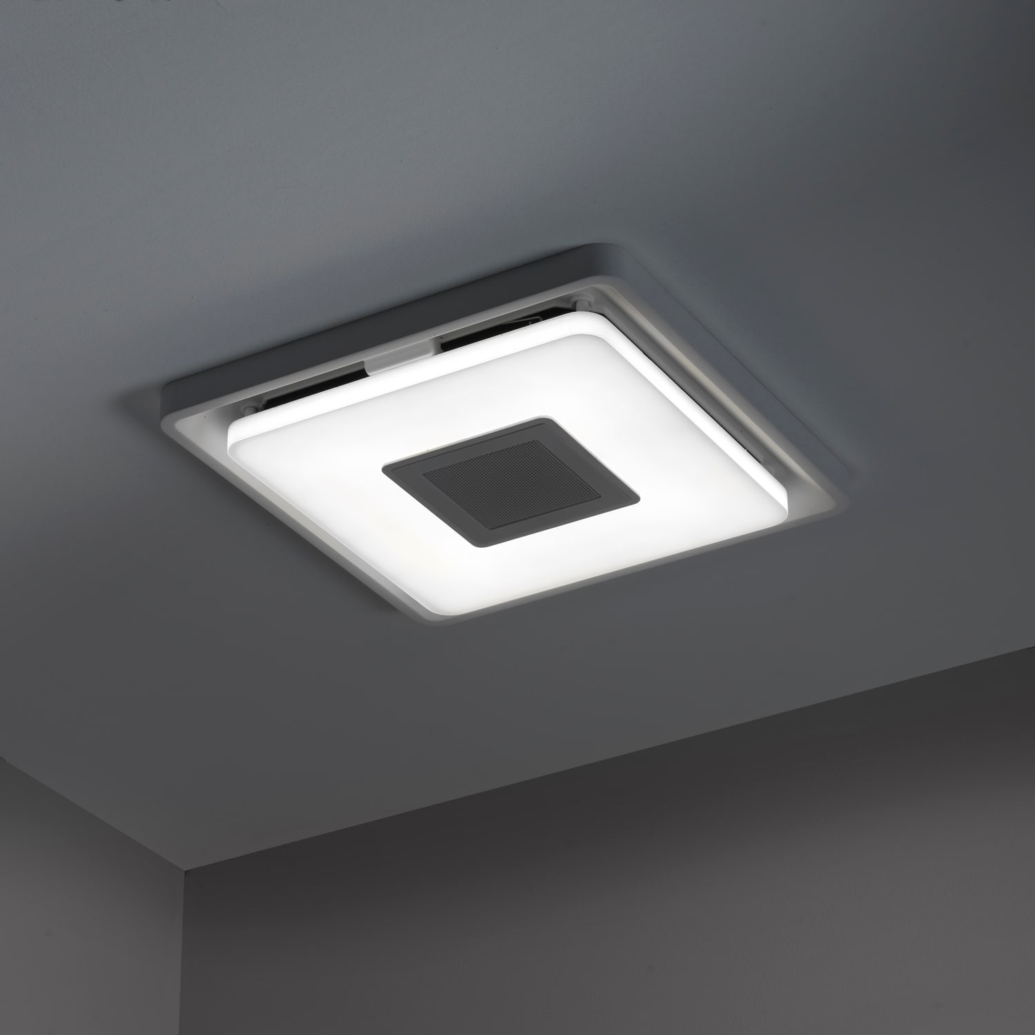 Bathroom vent outlet with light