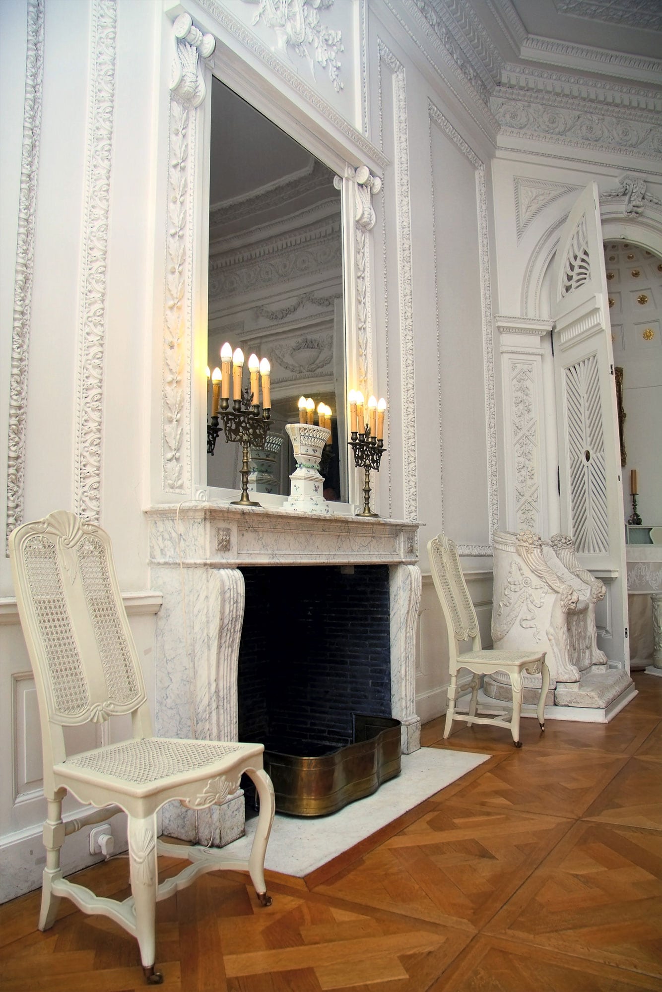 7-7/8-ft White Primed Polyurethane Crown Moulding Set