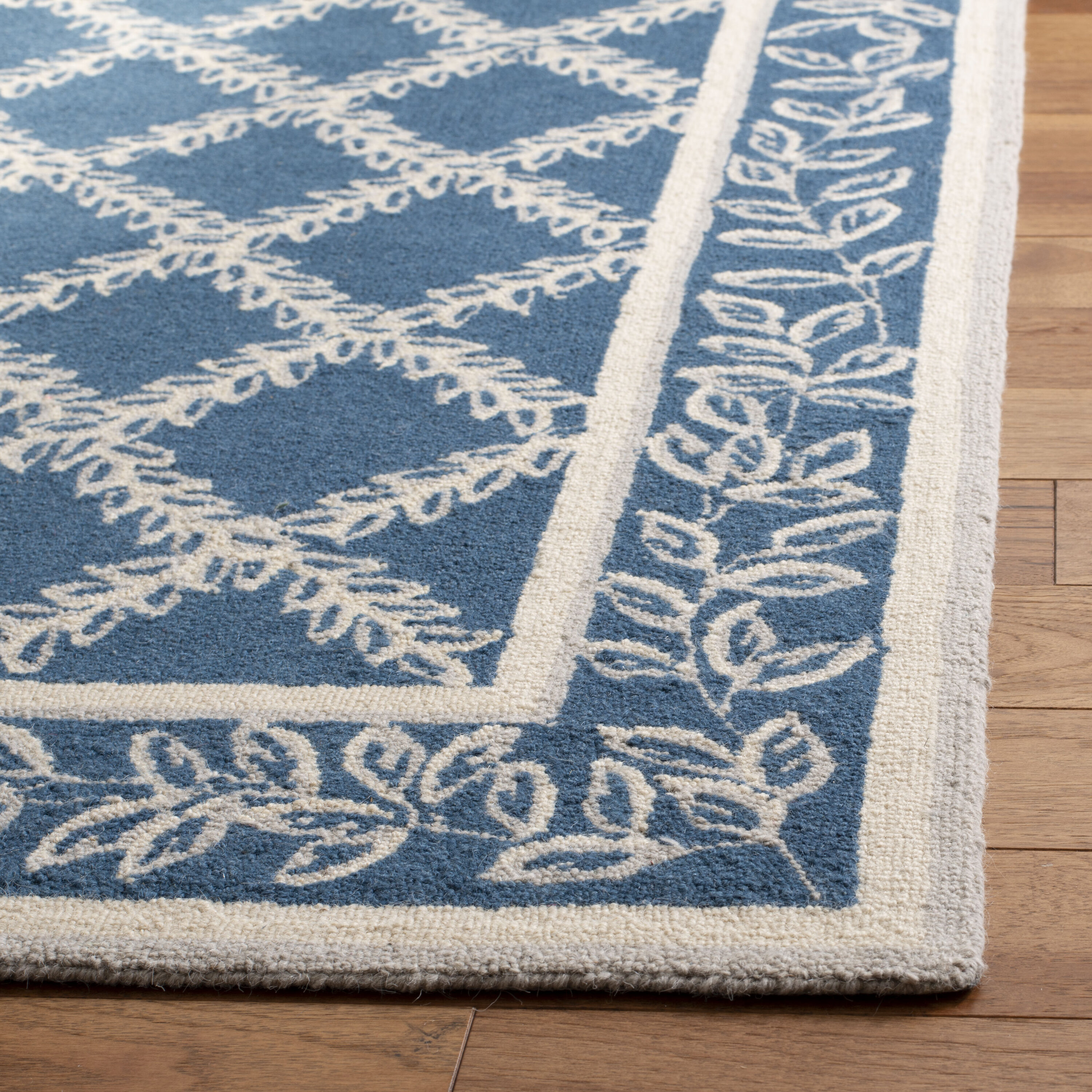 Safavieh HK230N-4 rugs - View #3
