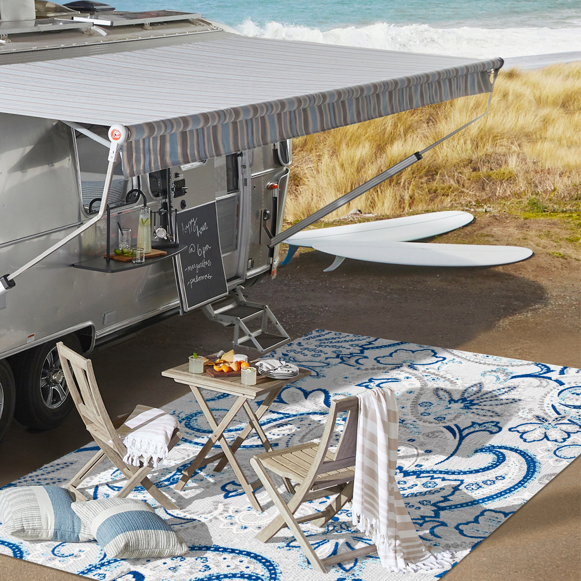 Paisley High-Low Light Gray and Blue Synthetic Indoor/Outdoor Rug