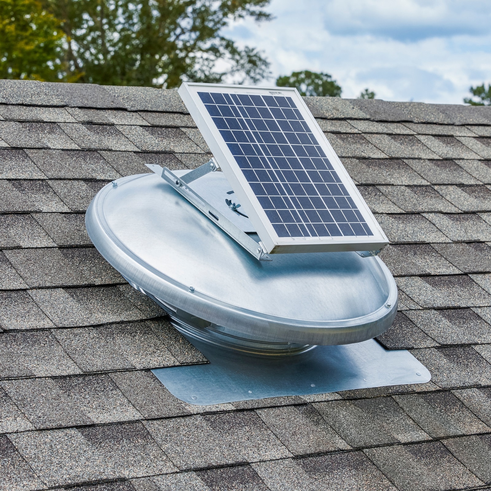 Master Flow 525-CFM Mill Galvanized Steel Solar Power Roof Vent in the ...