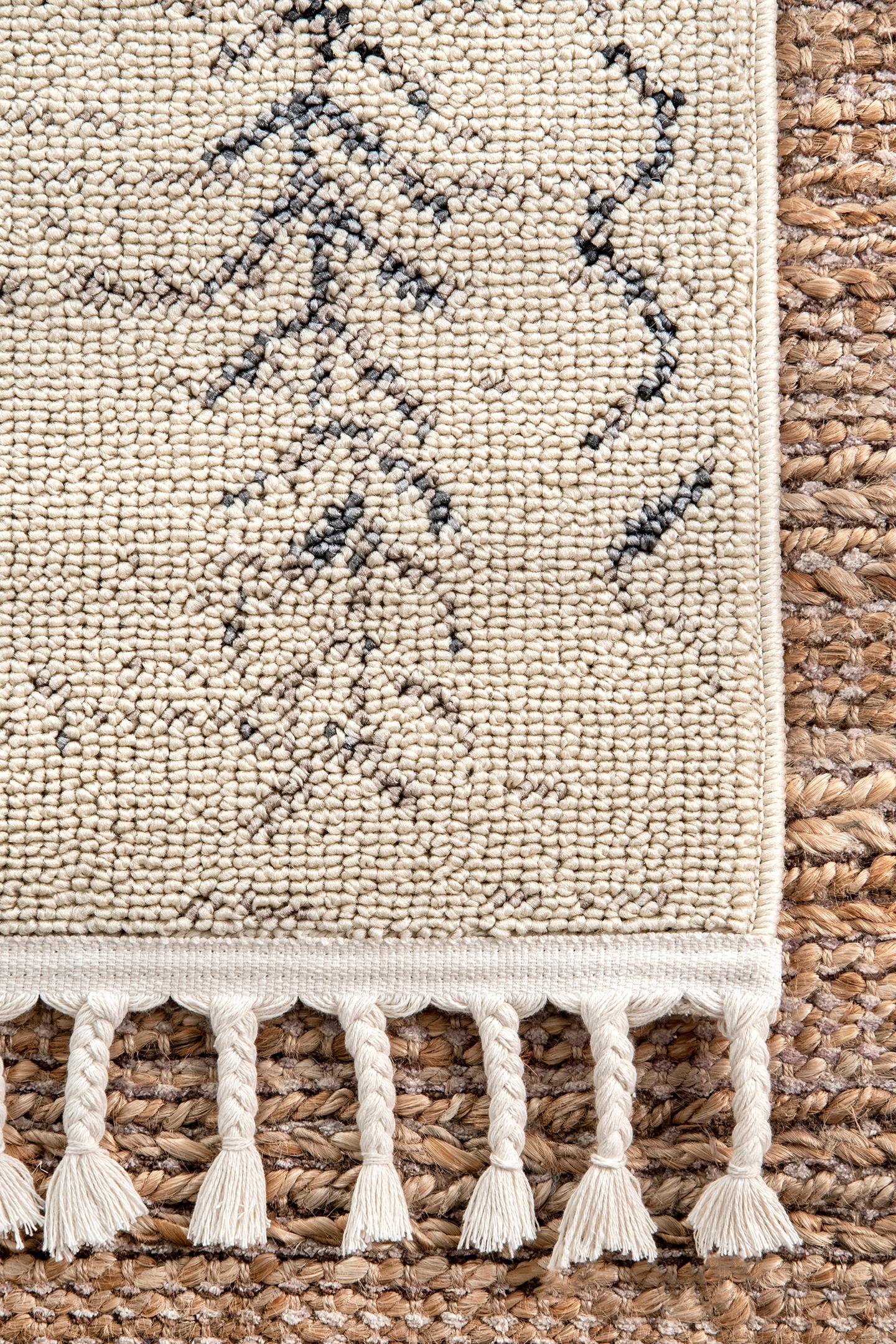Ivory Geometric Braided 4' x 6' Easy-Care Polypropylene Rug