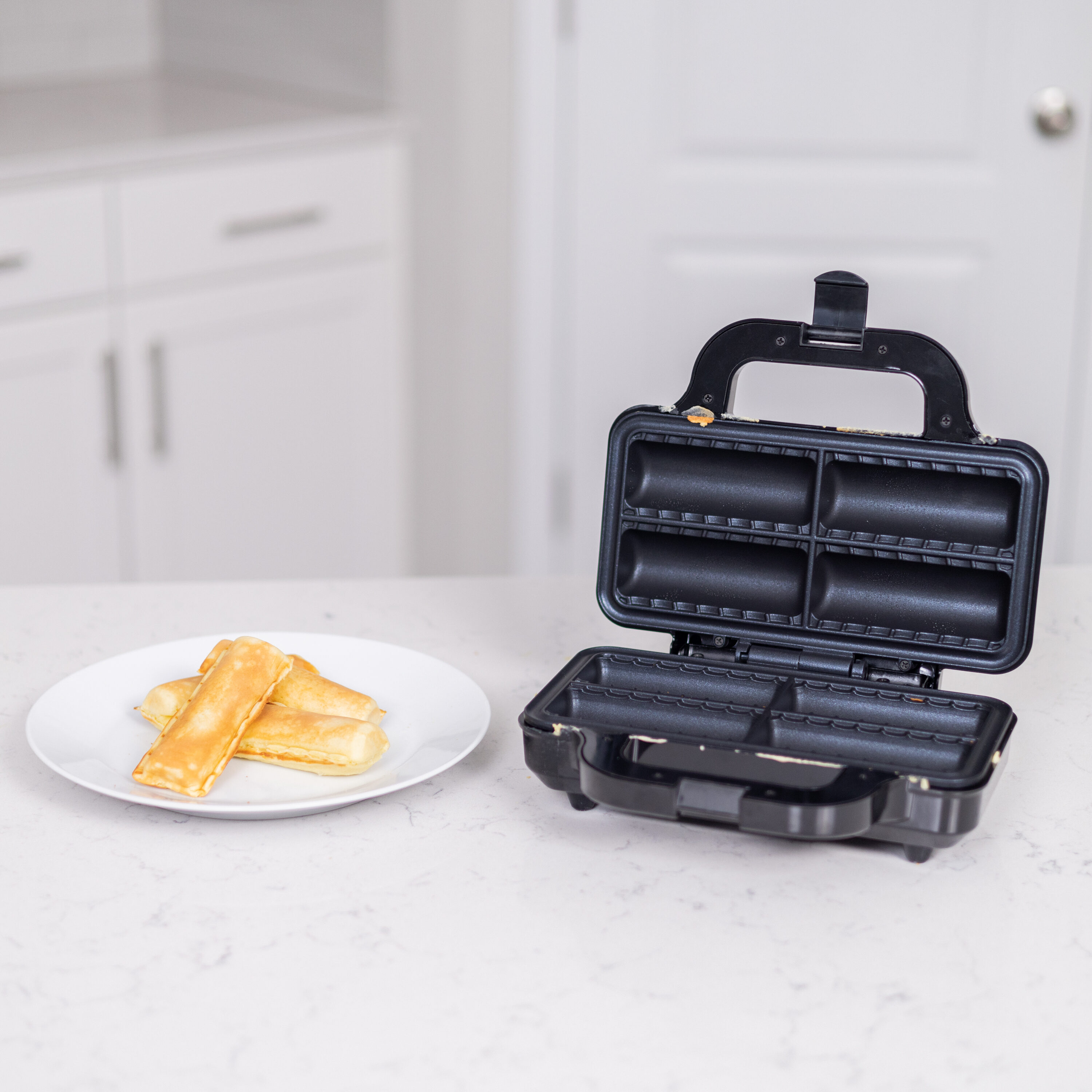 Lumme Black Sandwich Maker - Easy Clean Nonstick Plates - Indicator Lights  - Toasty Results - Specialty Small Kitchen Appliance in the Specialty Small  Kitchen Appliances department at