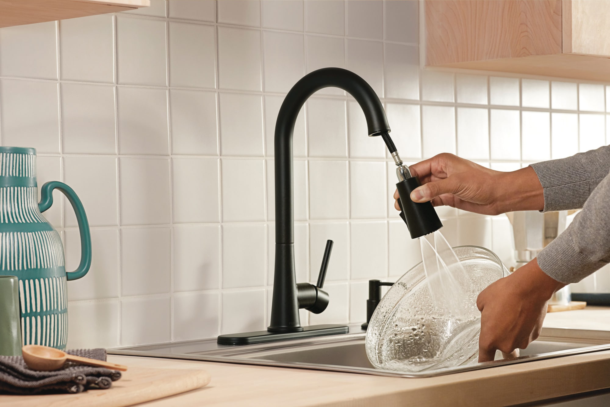 Precept Matte Black Single Handle Pull-down Kitchen Faucet with Sprayer