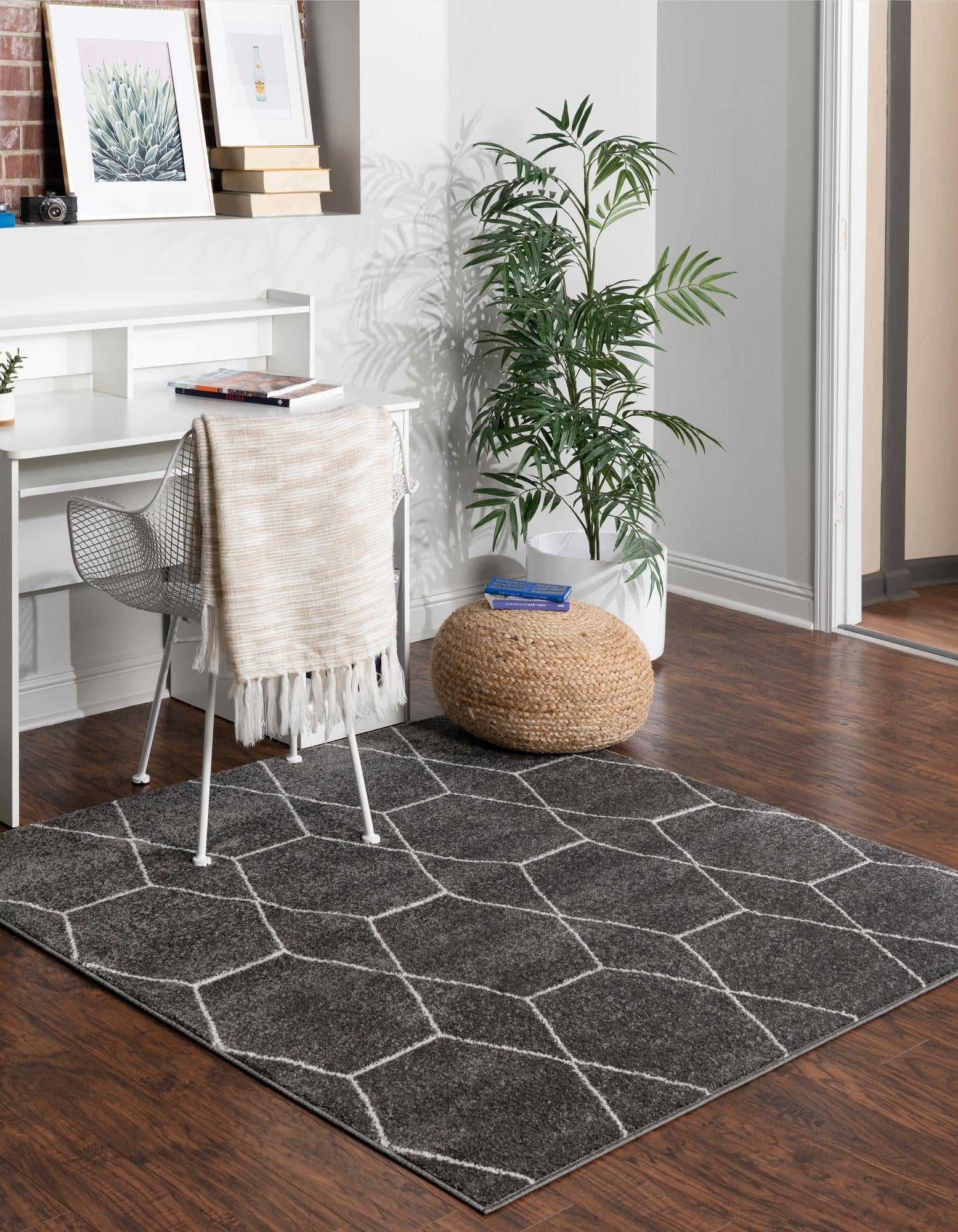 Unique Loom 3151492 Trellis Frieze 4 x 4 (ft) Loomed Polypropylene Dark Gray Square Indoor Trellis Area rug