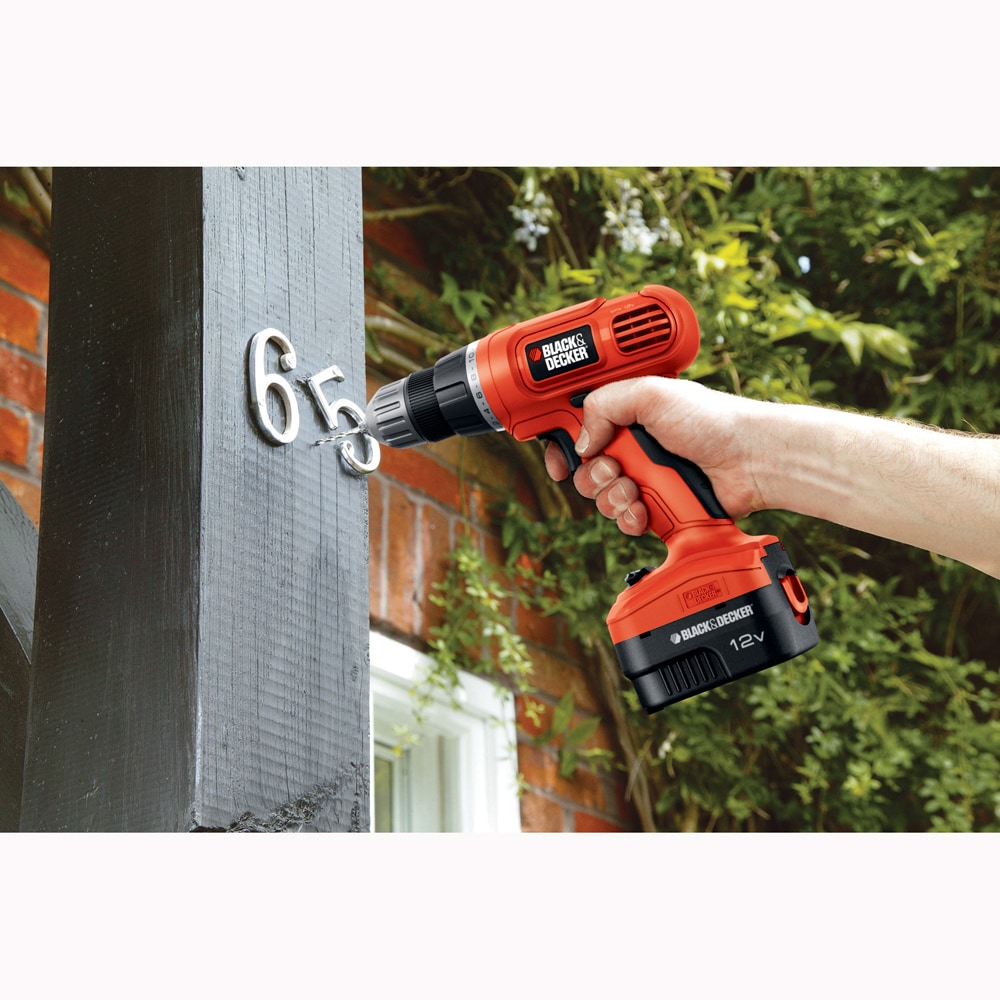 BLACK & DECKER 12-volt 3/8-in Cordless Drill (1 NiCd Battery Included and  Charger Included) at 