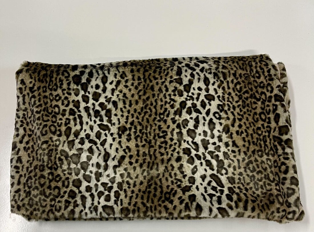 HomeRoots 4000474020 Leopard 50-in x 60-in Blend Throw