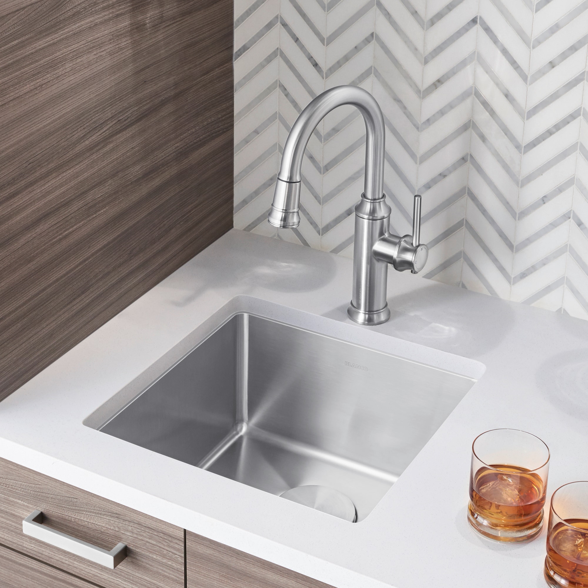 Quatrus 17" Stainless Steel Undermount Bar Sink