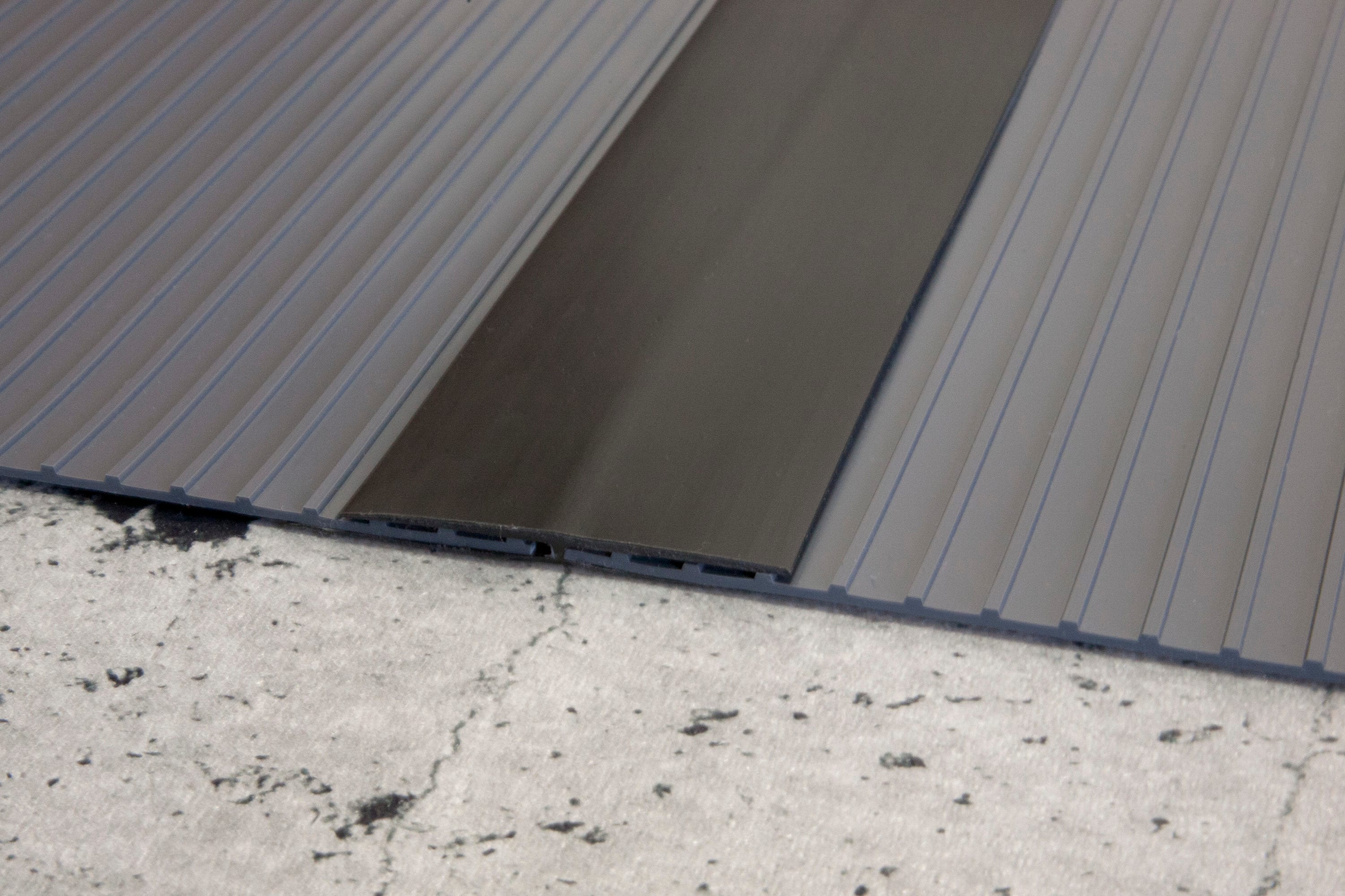 G-Floor GFCENTER25MB Garage-Flooring-Corners-Edges - View #4