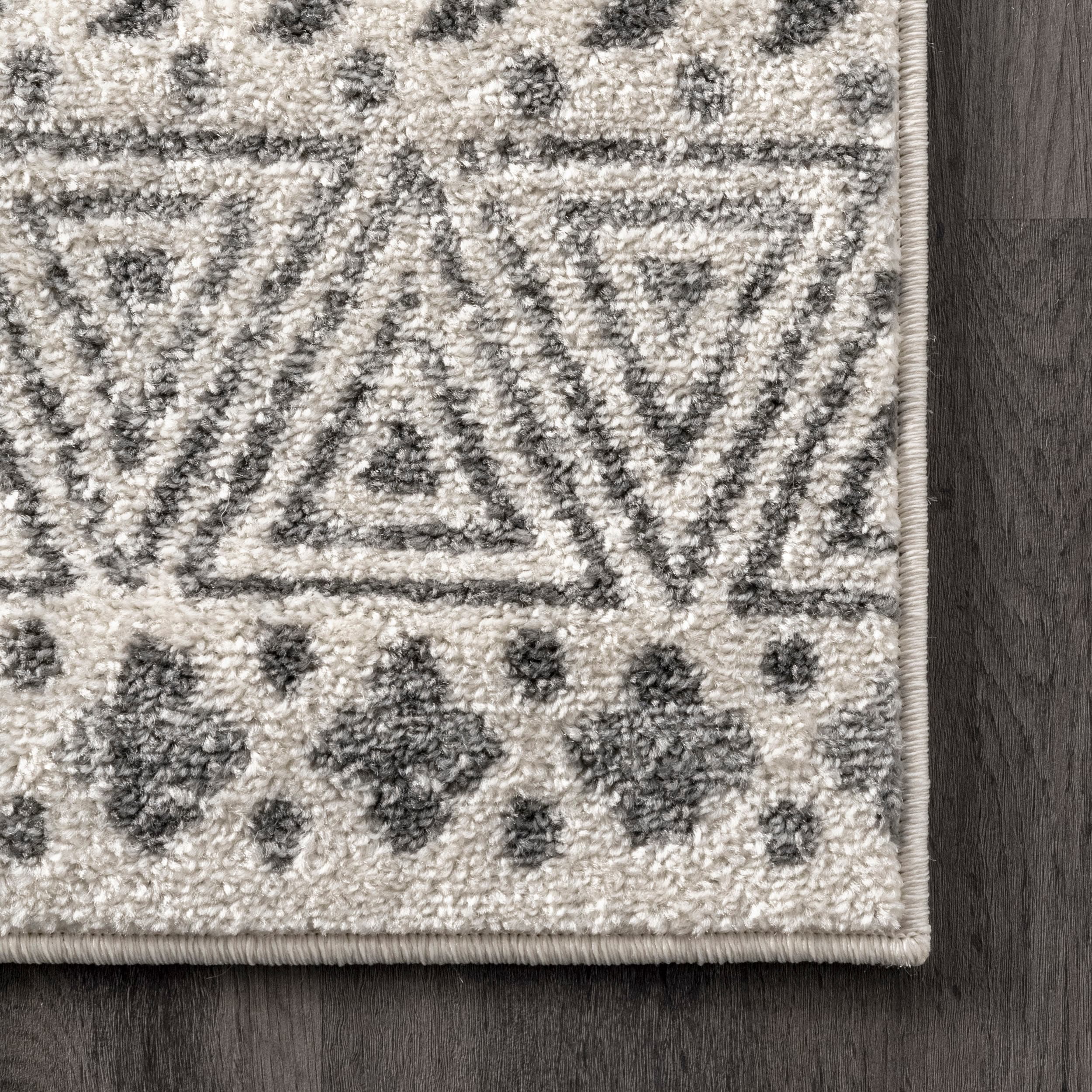 Reversible Easy-Care Gray Synthetic 3' x 5' Trellis Area Rug