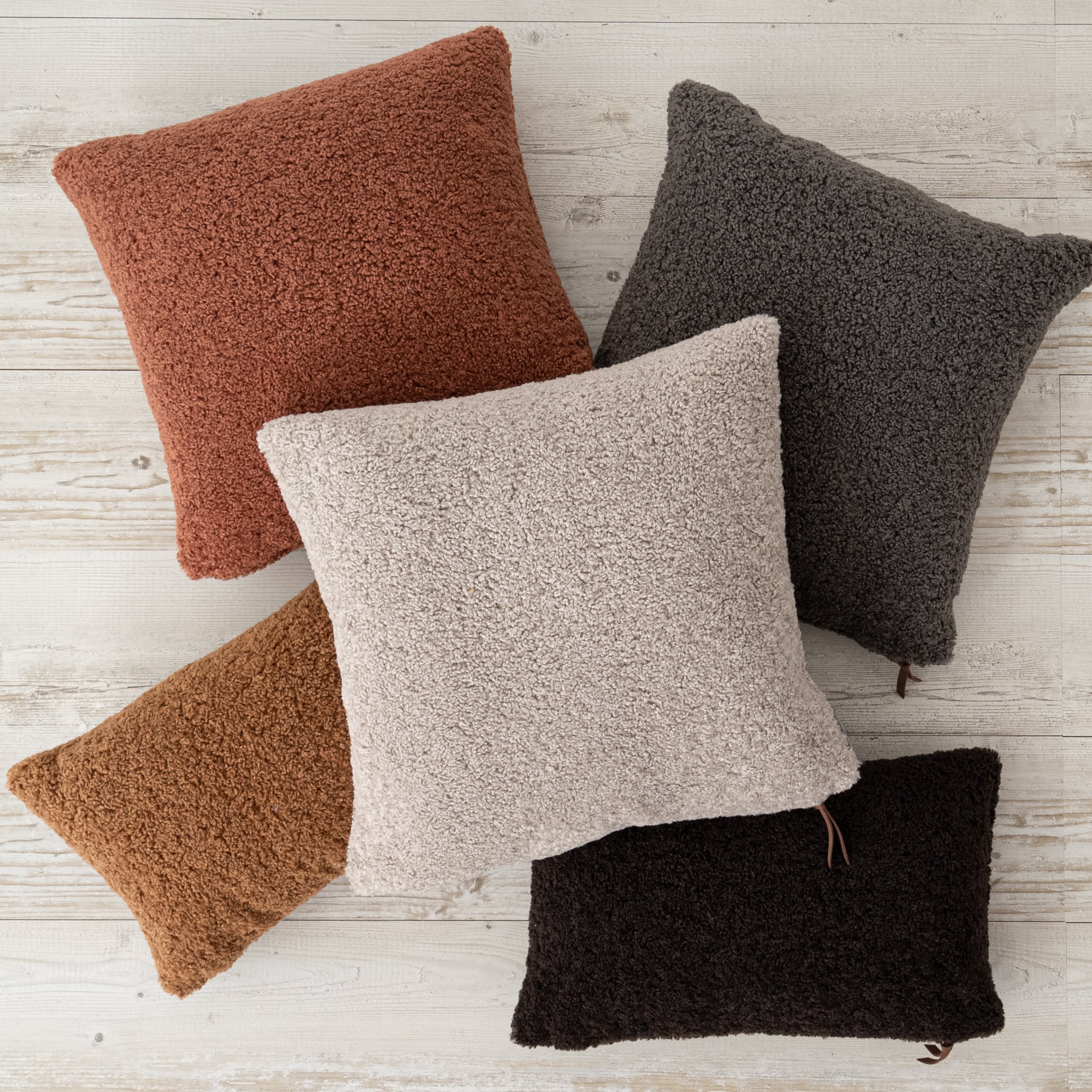 Teddy faux fur online pillow