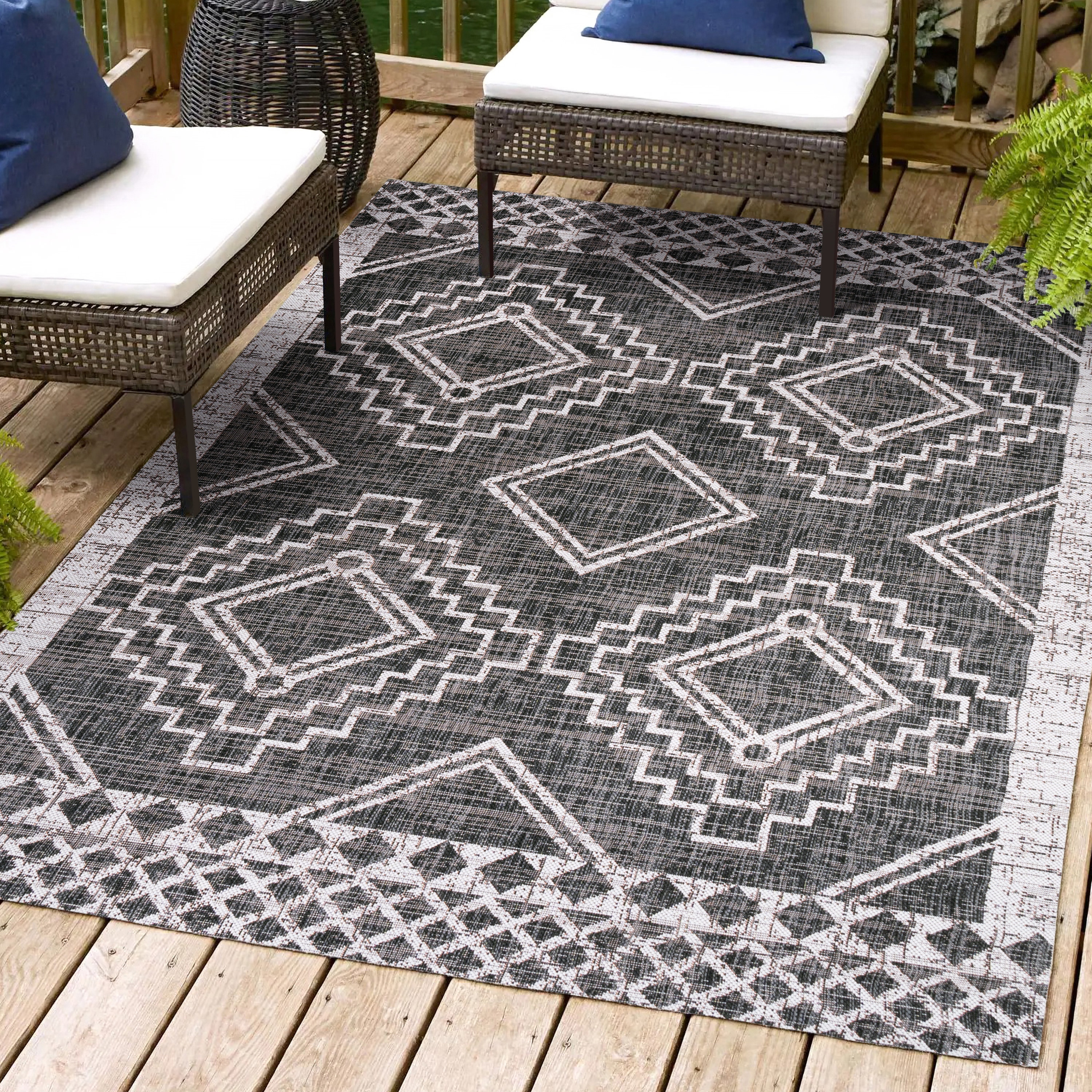 JONATHAN  Y SMB127F-4 Santa Monica Marokko Diamond Tribal 4 x 6 (ft) Loomed Polypropylene Black/Ivory Rectangular Indoor/Outdoor Tribal Bohemian/Eclectic Area rug