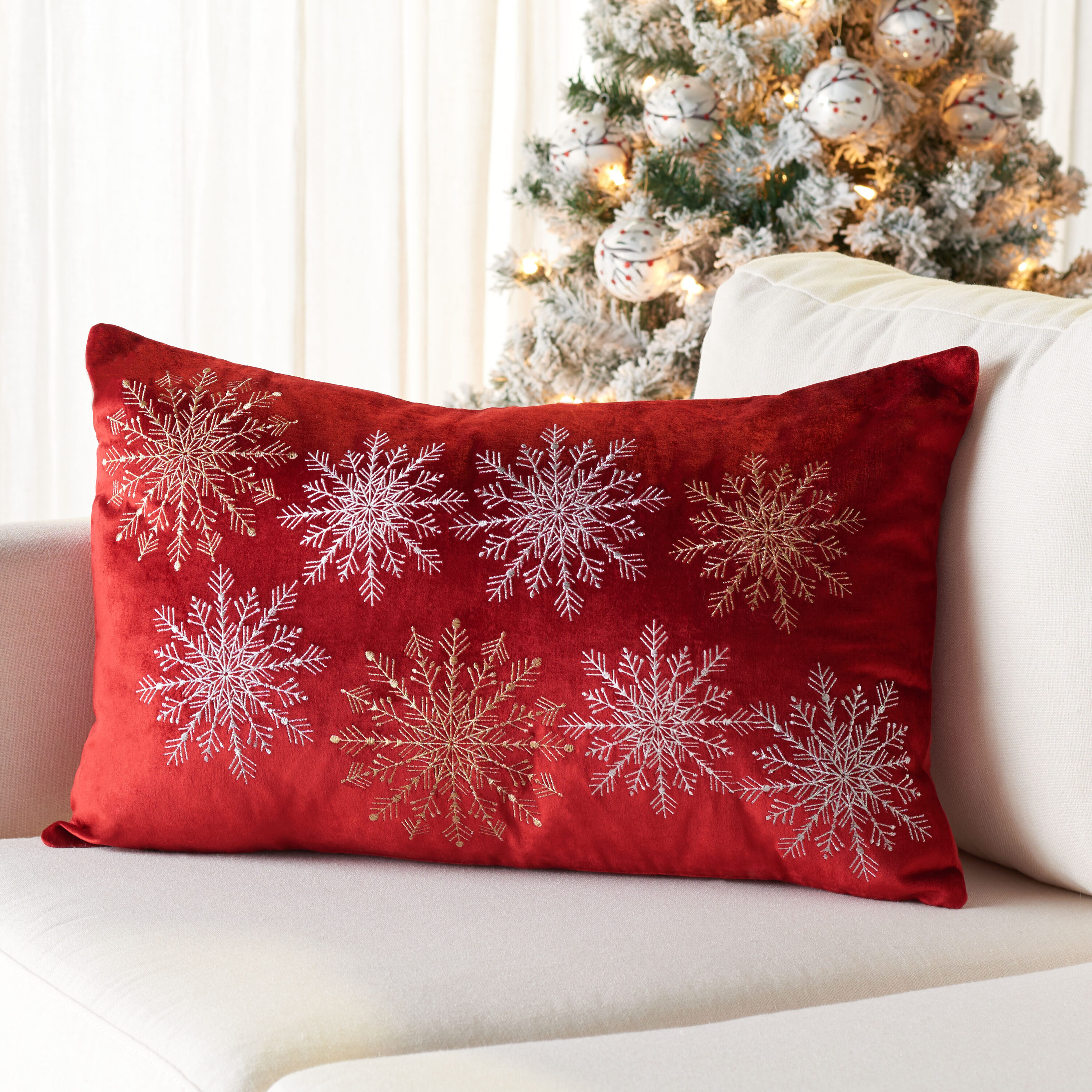 Cinthia Snowflake Pillow/Red