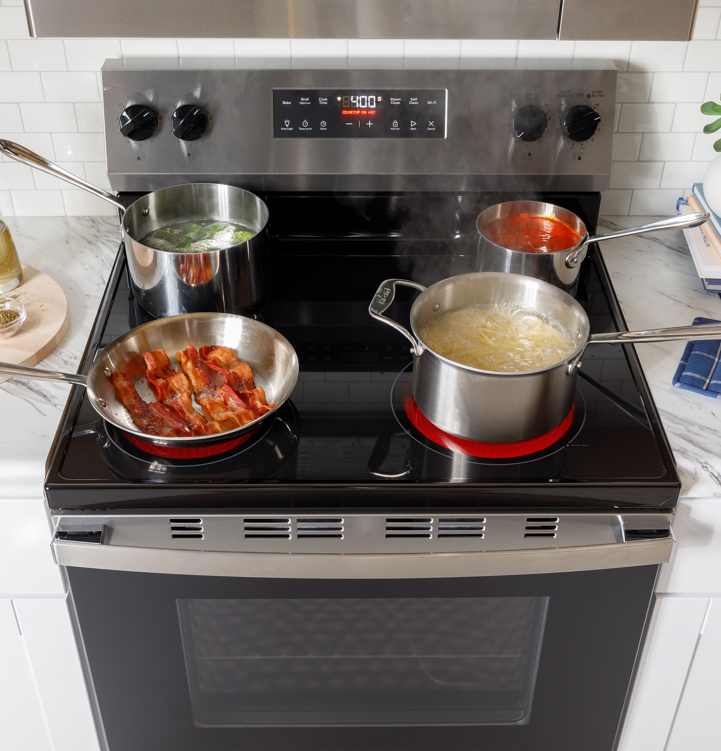 GE 30-in Glass Top 4 Burners 5.3-cu ft Steam Cleaning Freestanding Electric Range (Stainless Steel)