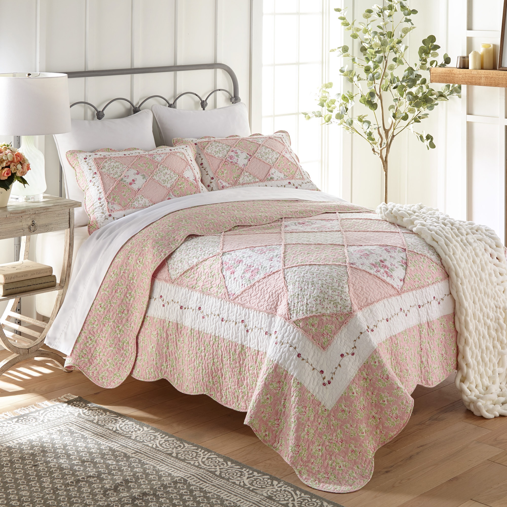 King Pink Cotton Reversible Quilt Set with Floral Patterns