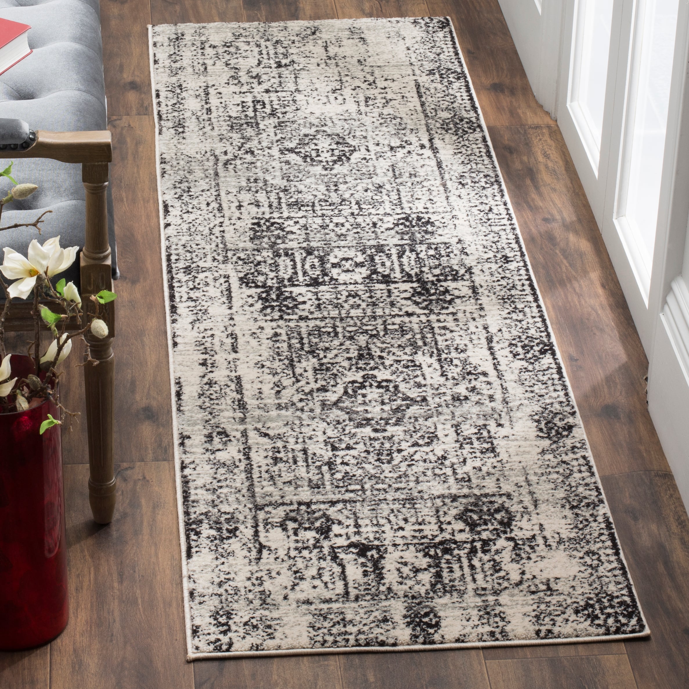 Safavieh EVK260T-27 Evoke Apipe 2 x 7 (ft) Loomed Polypropylene Ivory/Black Rectangular Indoor Distressed/Overdyed Vintage Runner rug