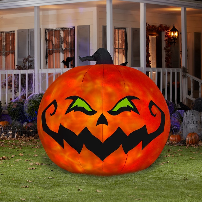 Gemmy 4.6-ft Pre-Lit Pumpkin Inflatable in the Outdoor Halloween ...