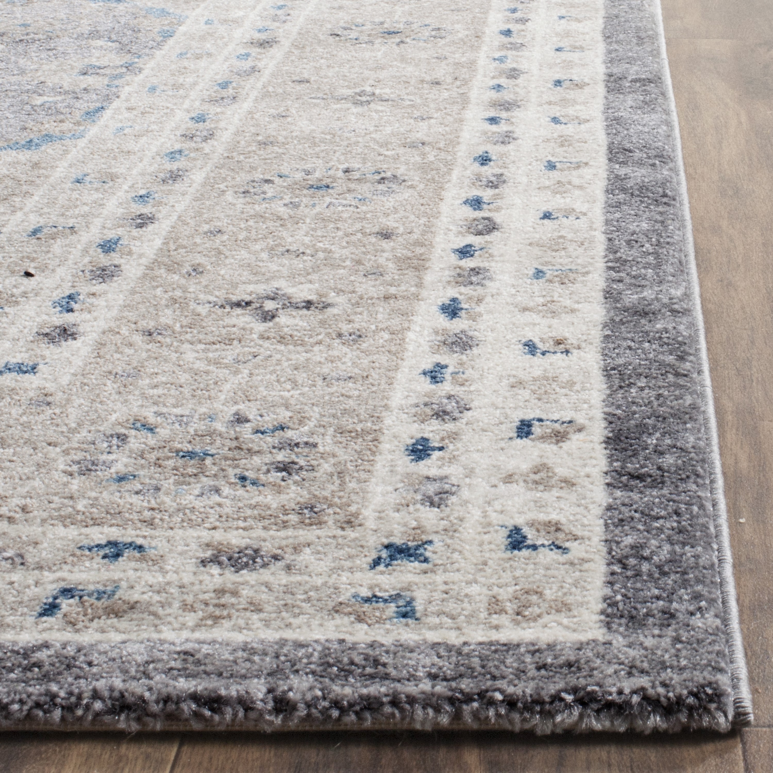 Safavieh Sofia Light Grey and Beige Synthetic Rectangular Area Rug