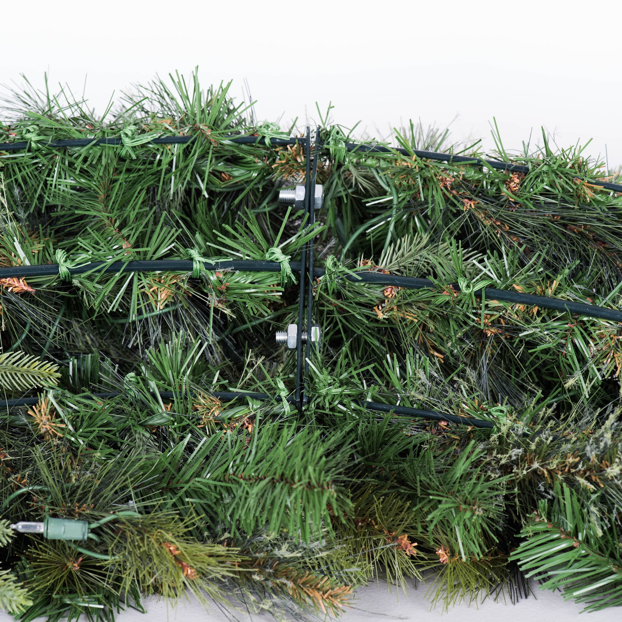 Vickerman A118361LED Artificial-Christmas-Wreaths - View #4