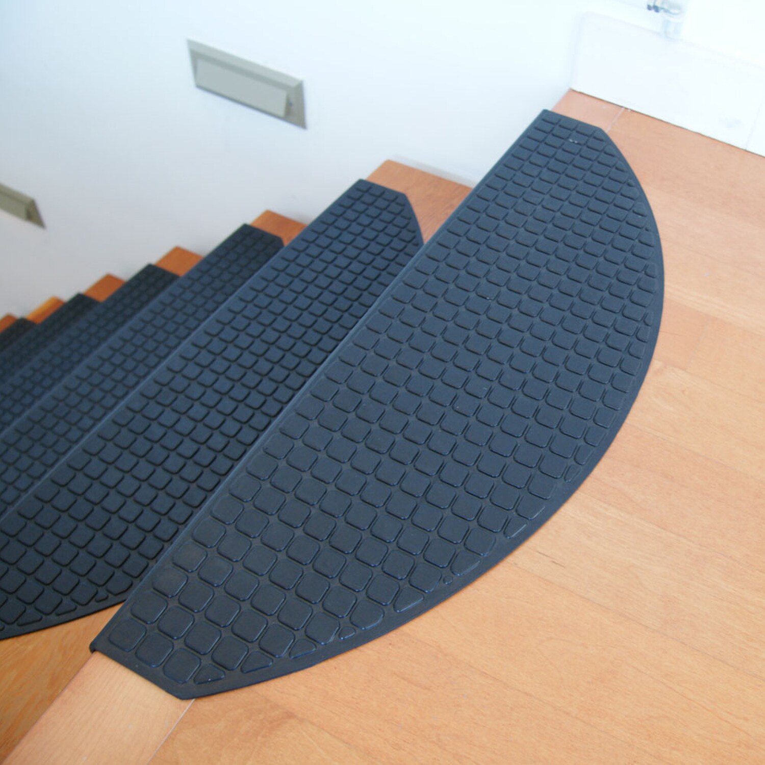 Rubber-Cal Regal 1 X 3 (ft) Rubber Black Indoor/Outdoor Stair Tread Rug in  the Rugs department at