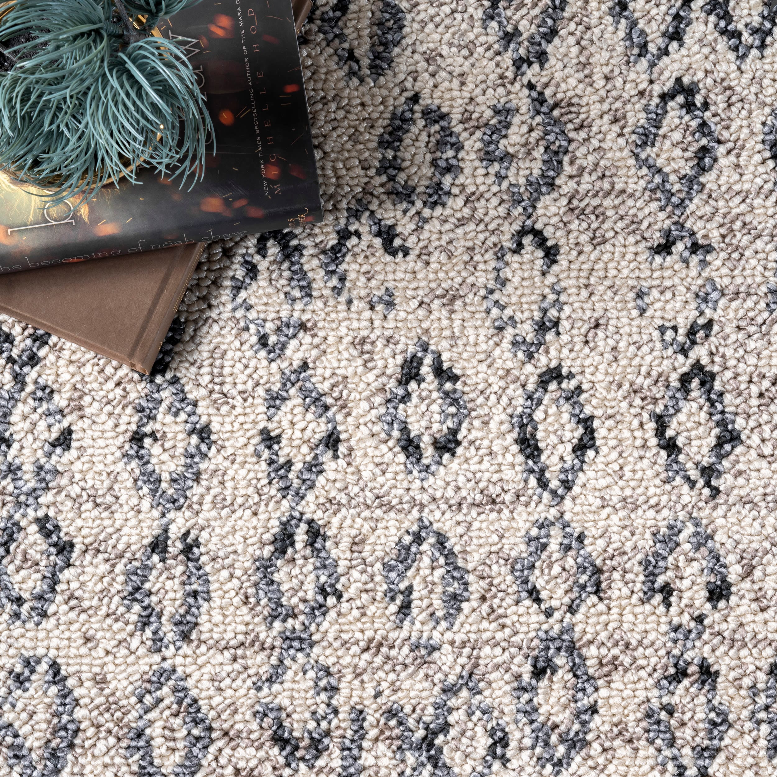Ivory Diamond Braided Reversible Synthetic Rug, 2' x 4'