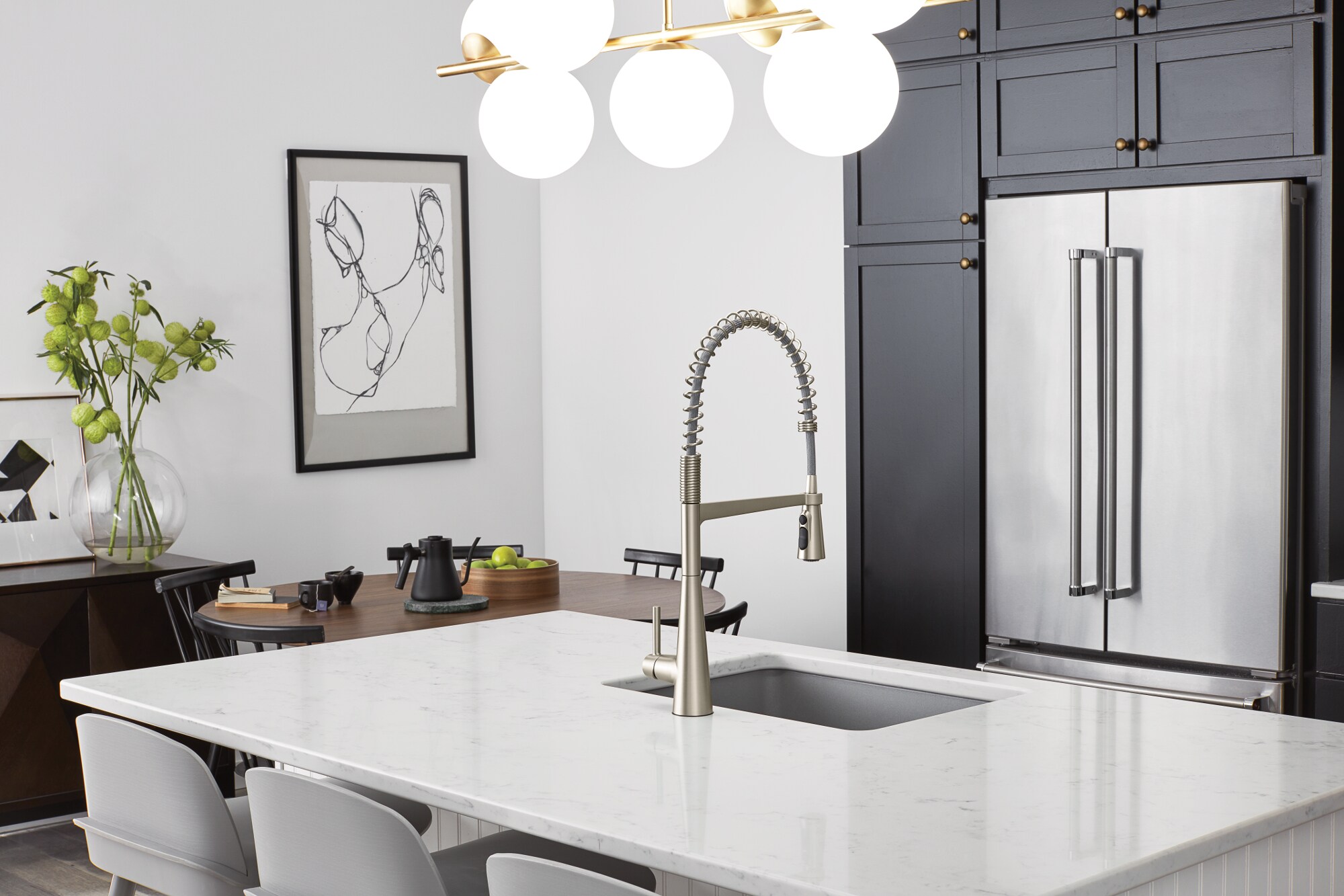Moen 5925SRS Sleek Spot Resist Stainless Single Handle Deck-mount Handle Residential Pre-rinse Kitchen Faucet with Sprayer ( Deck Plate Included )