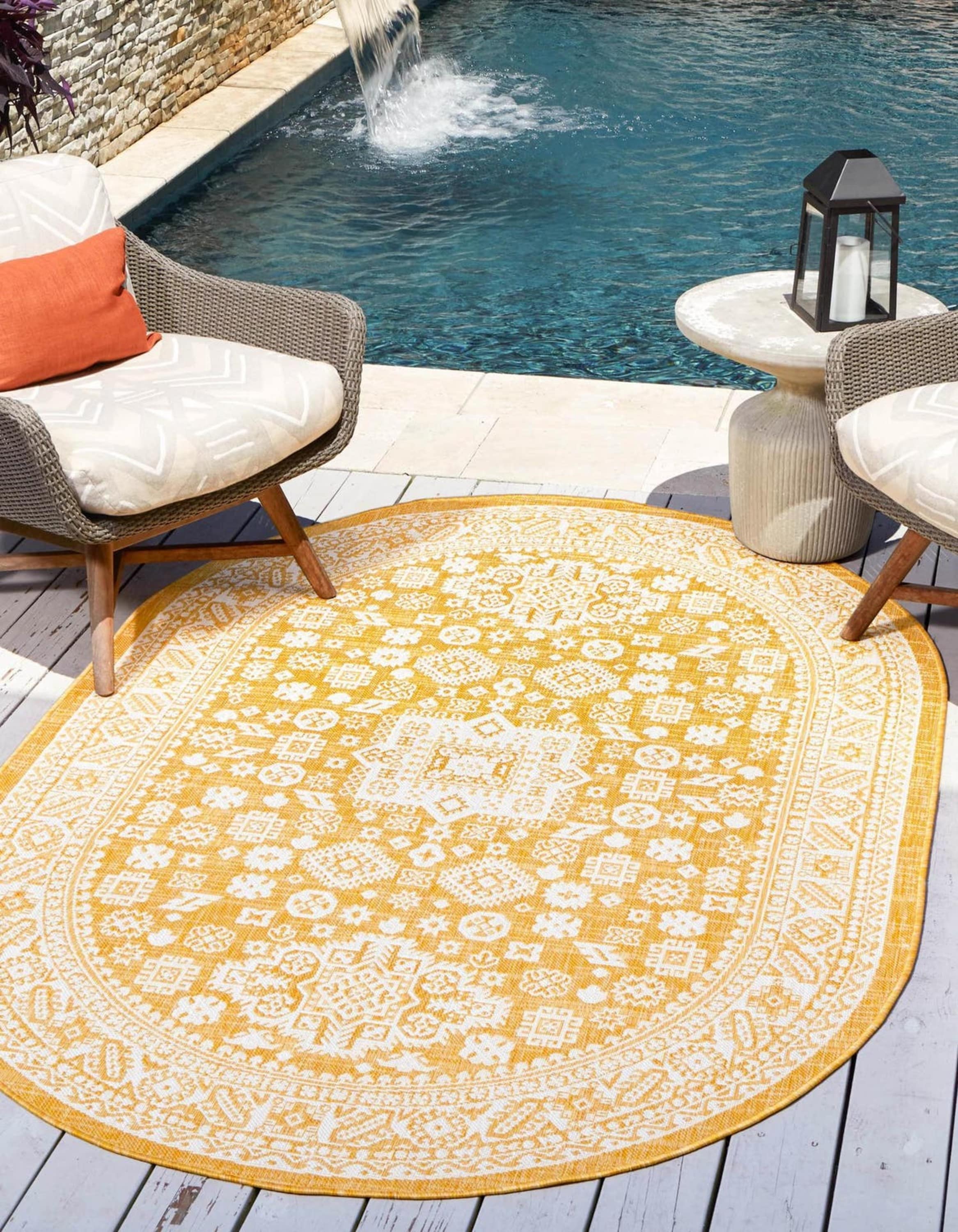 Unique Loom 3162657 Outdoor Aztec 3 x 5 (ft) Loomed Polypropylene Yellow Oval Indoor/Outdoor Border Area rug