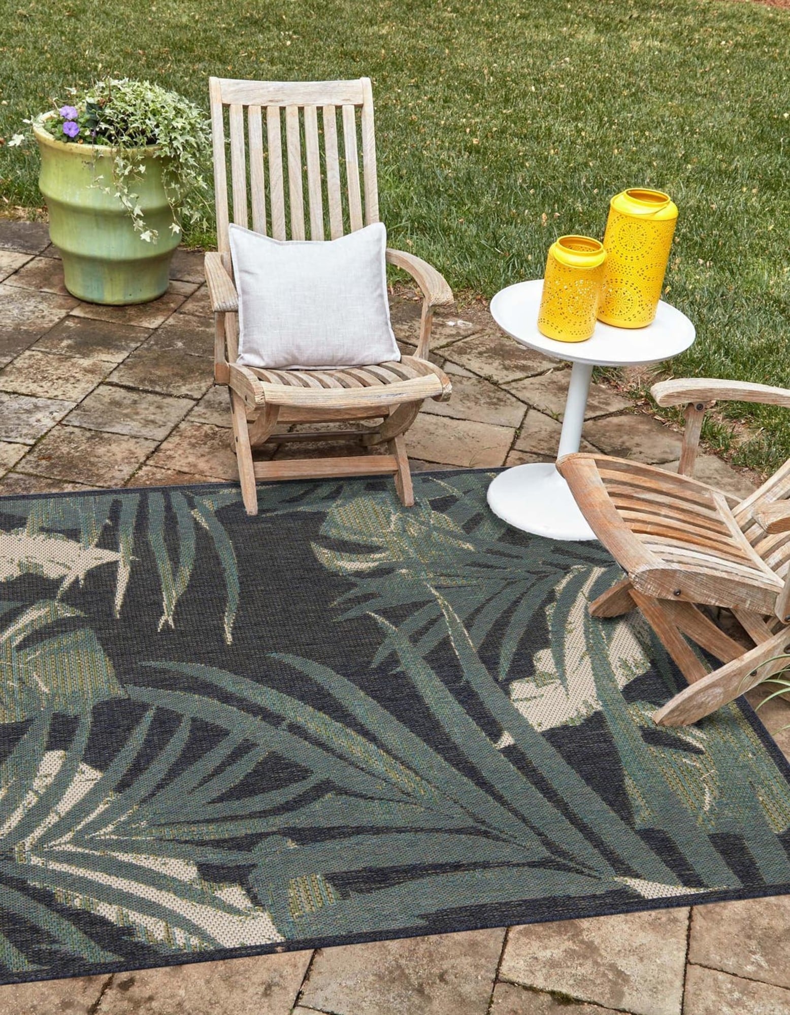 Unique Loom 3176986 Bufadora Baja Outdoor 8 x 8 (ft) Loomed Polypropylene Navy Square Indoor/Outdoor Floral/Botanical Coastal Area rug