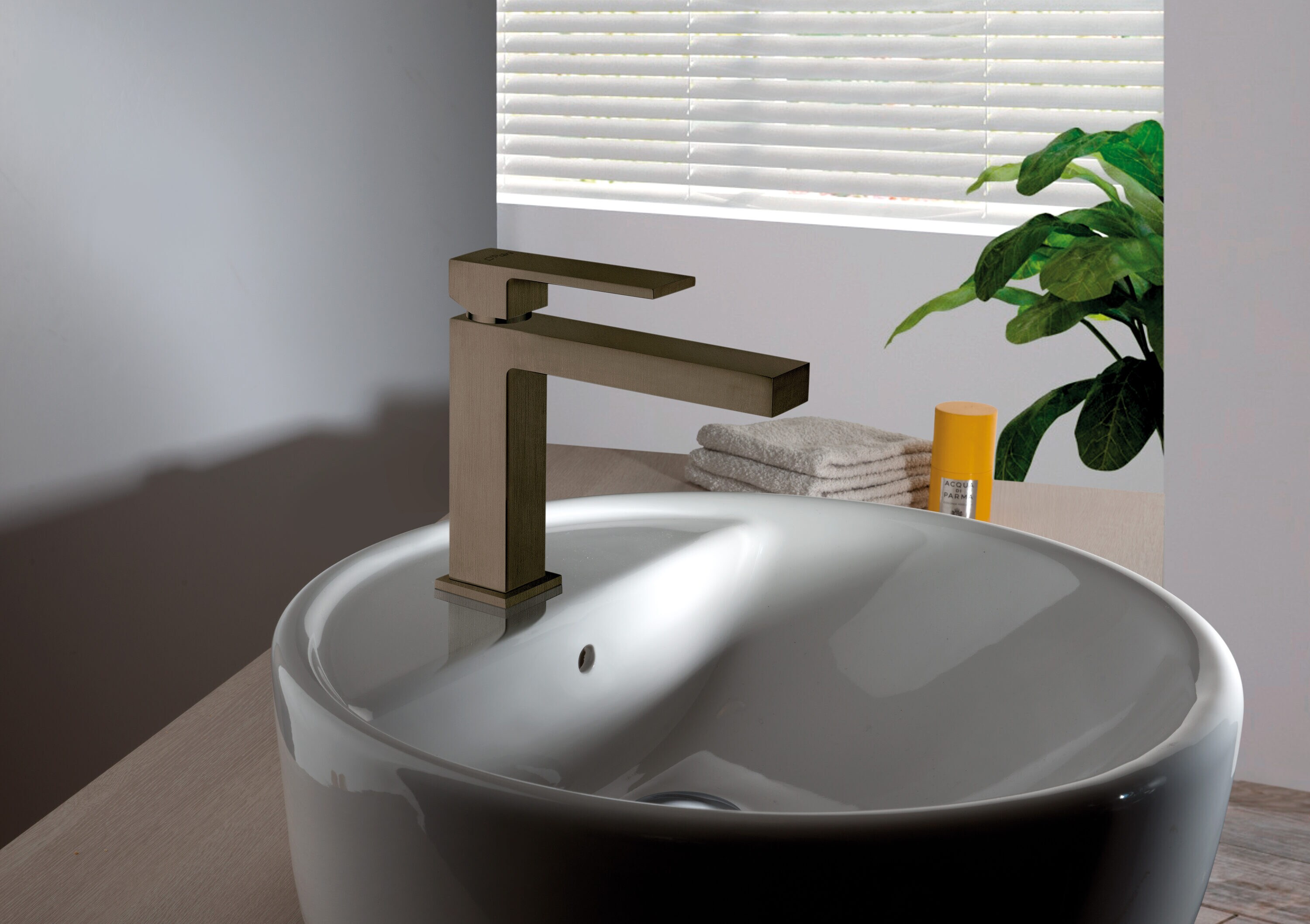 LaToscana QUBL211 Lavatory-Faucets - View #2