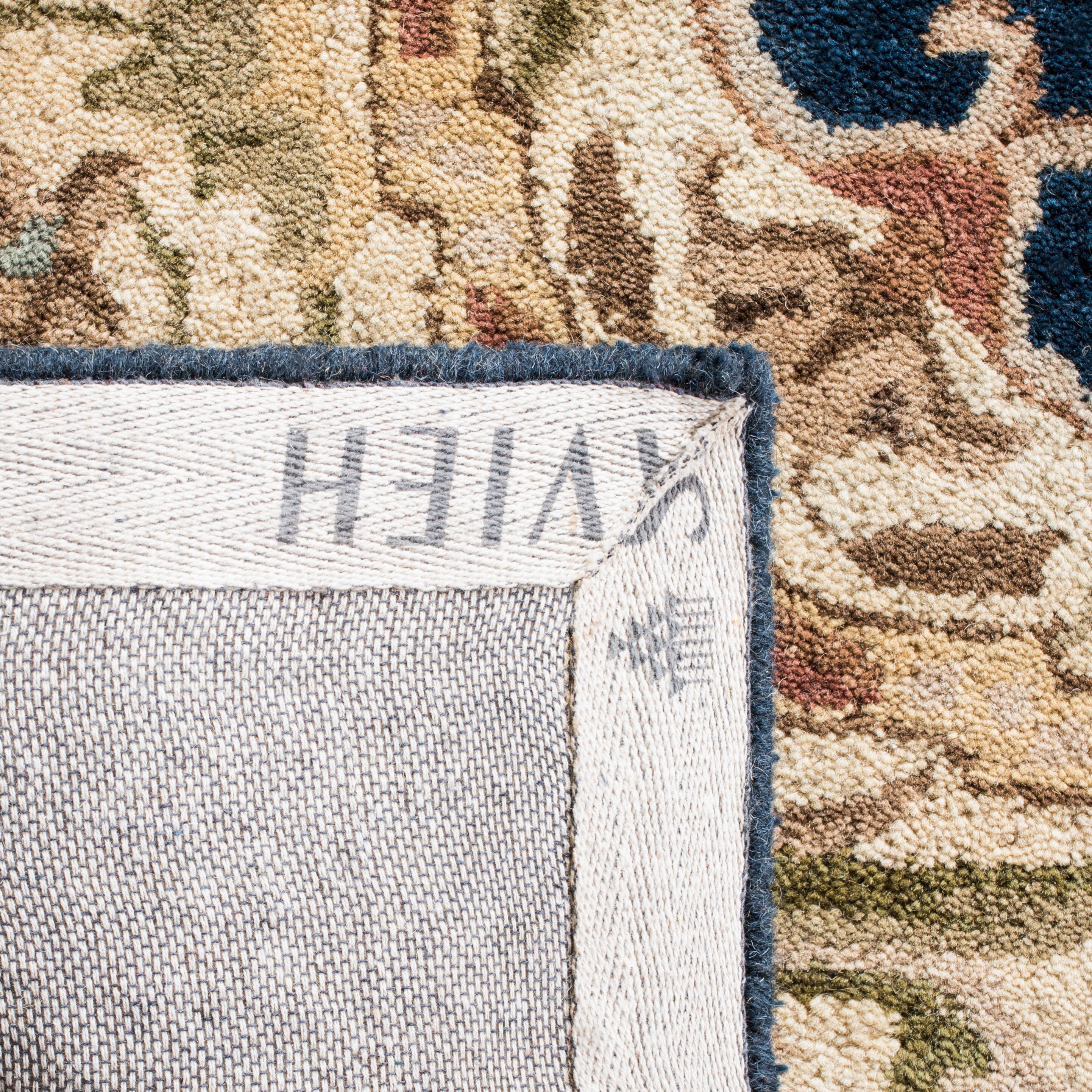 Safavieh EM824B-5 rugs - View #3