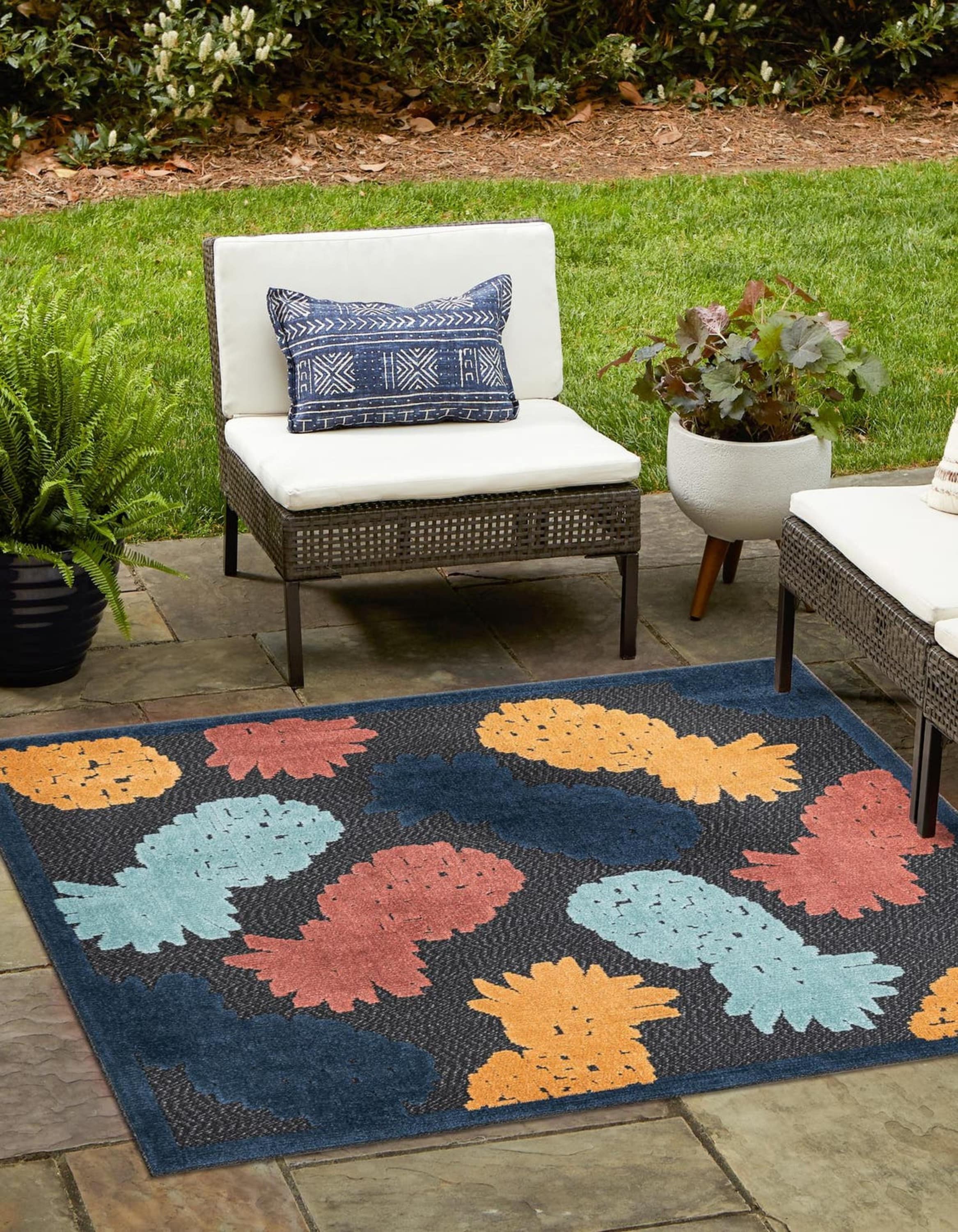 Unique Loom 3171390 Belize Outdoor 5 x 5 (ft) Loomed Polypropylene Black Square Indoor/Outdoor Area rug