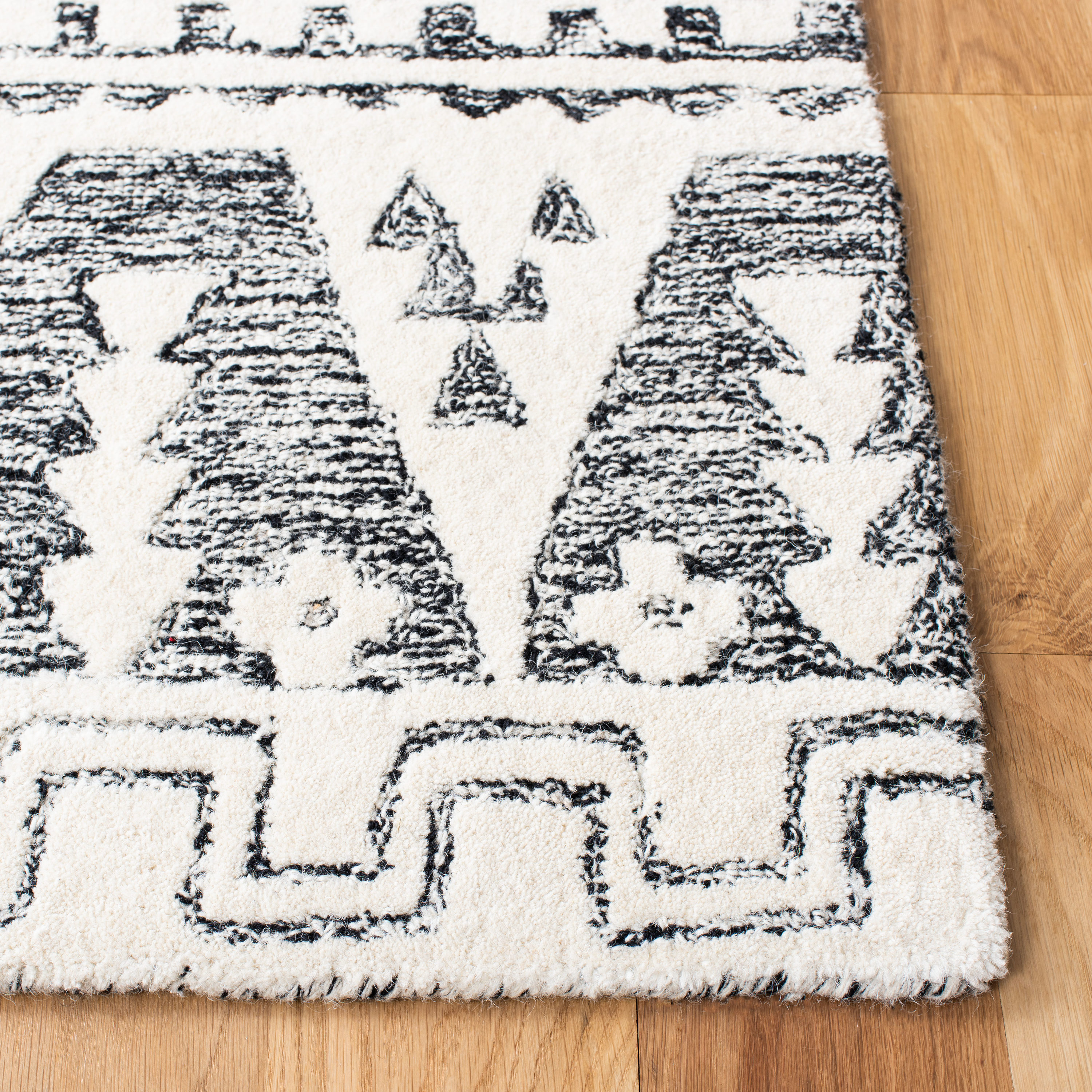 Handmade Wool Abstract Black and Ivory 6' Square Tufted Rug