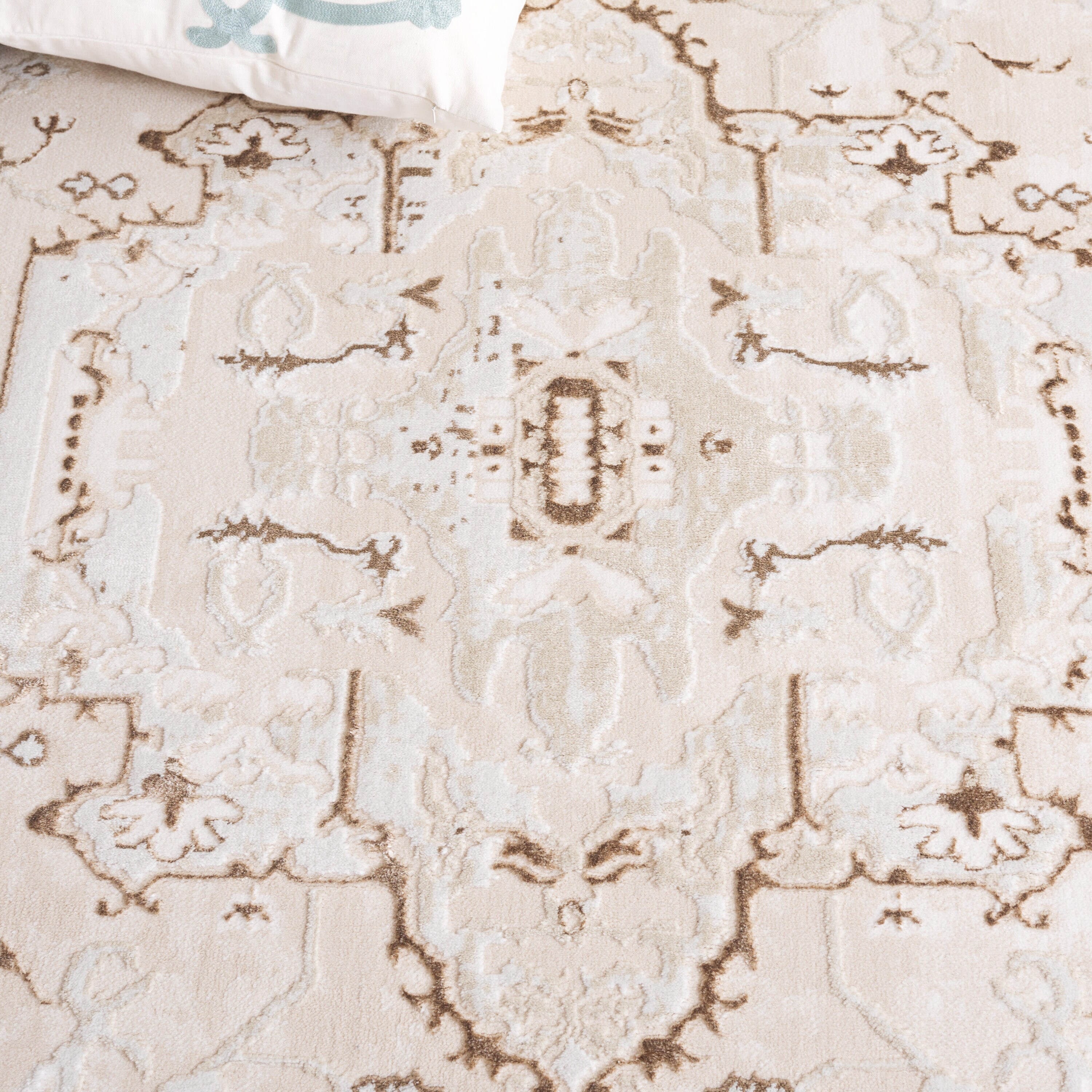 Safavieh AUA230B-5 rugs - View #4