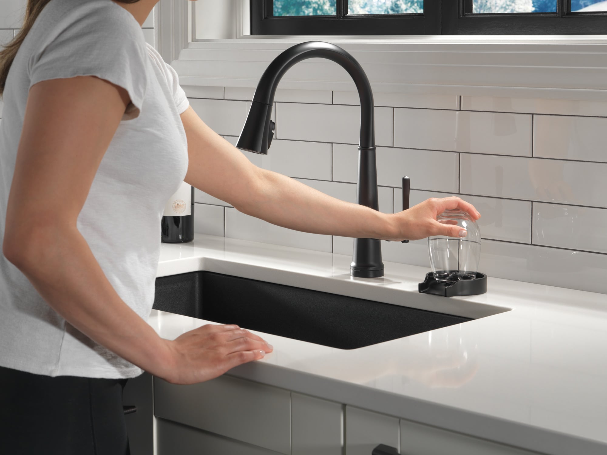 Delta Emmeline Matte Black Single Handle Pull-down Touch Kitchen Faucet ...