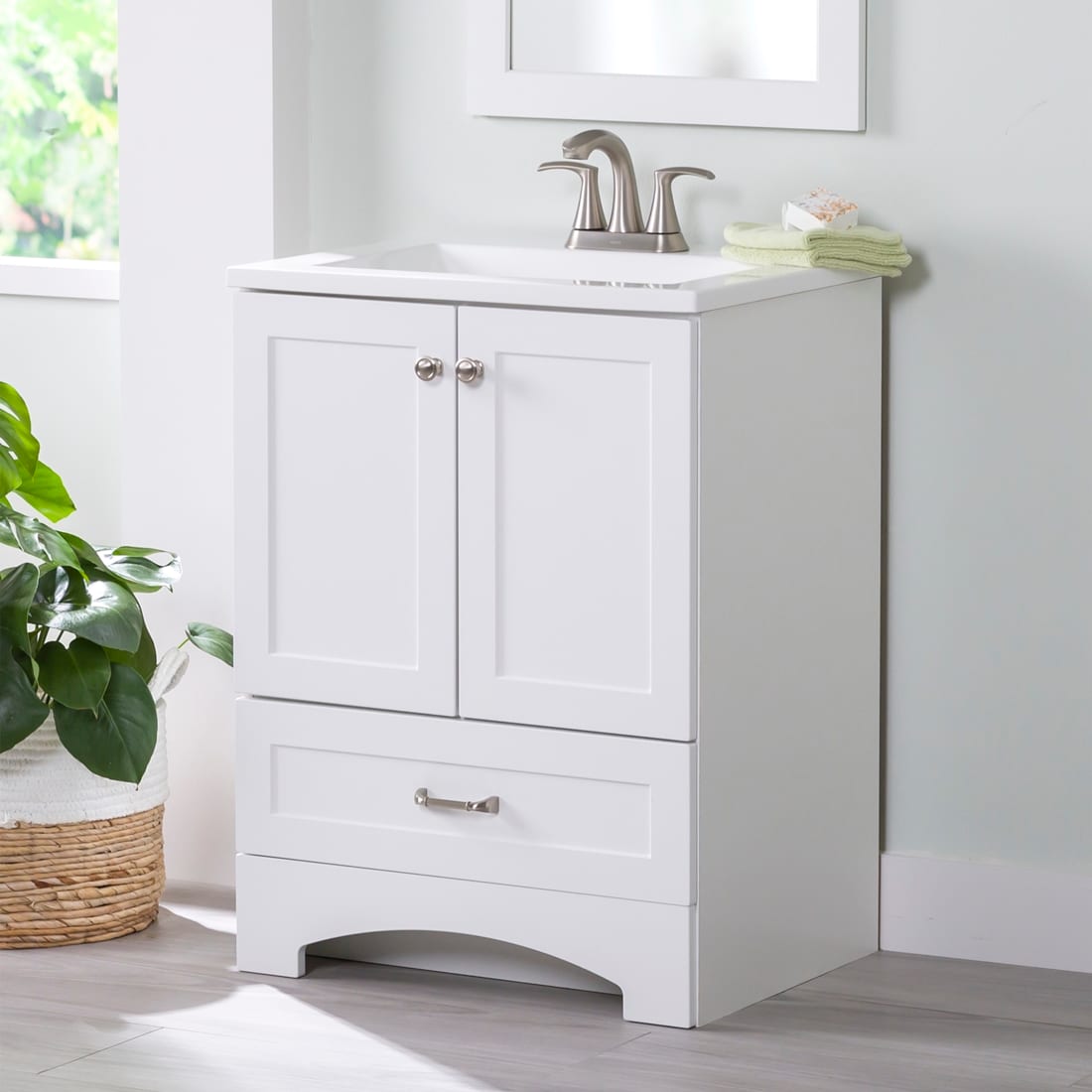 Diamond NOW Cassidy 24-in White Single Sink Bathroom Vanity with White ...