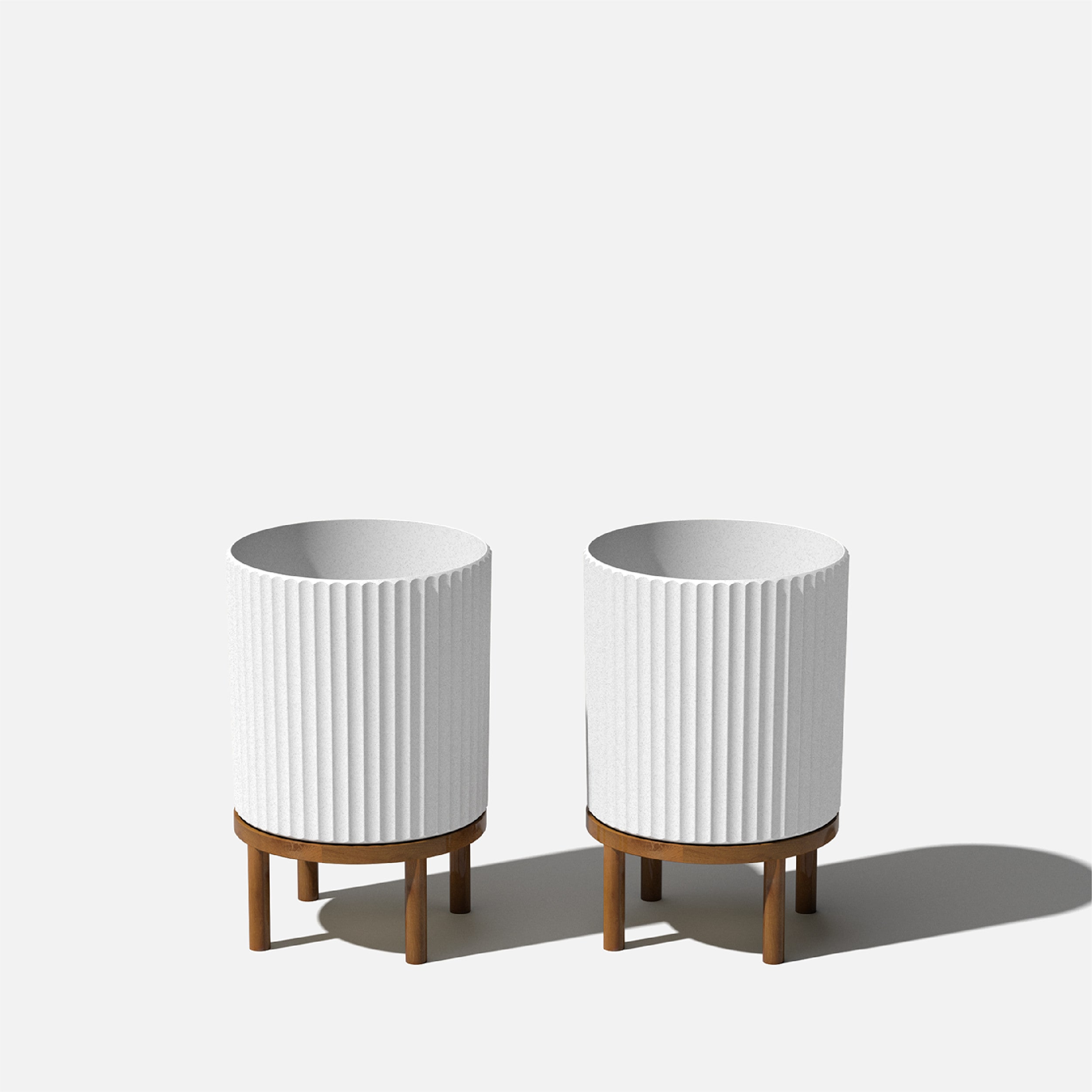 Veradek DMSTV12WBR-2PK 2 -Pack Round 11.25-in W Medium White Plastic Indoor/Outdoor Planter with Drainage Holes