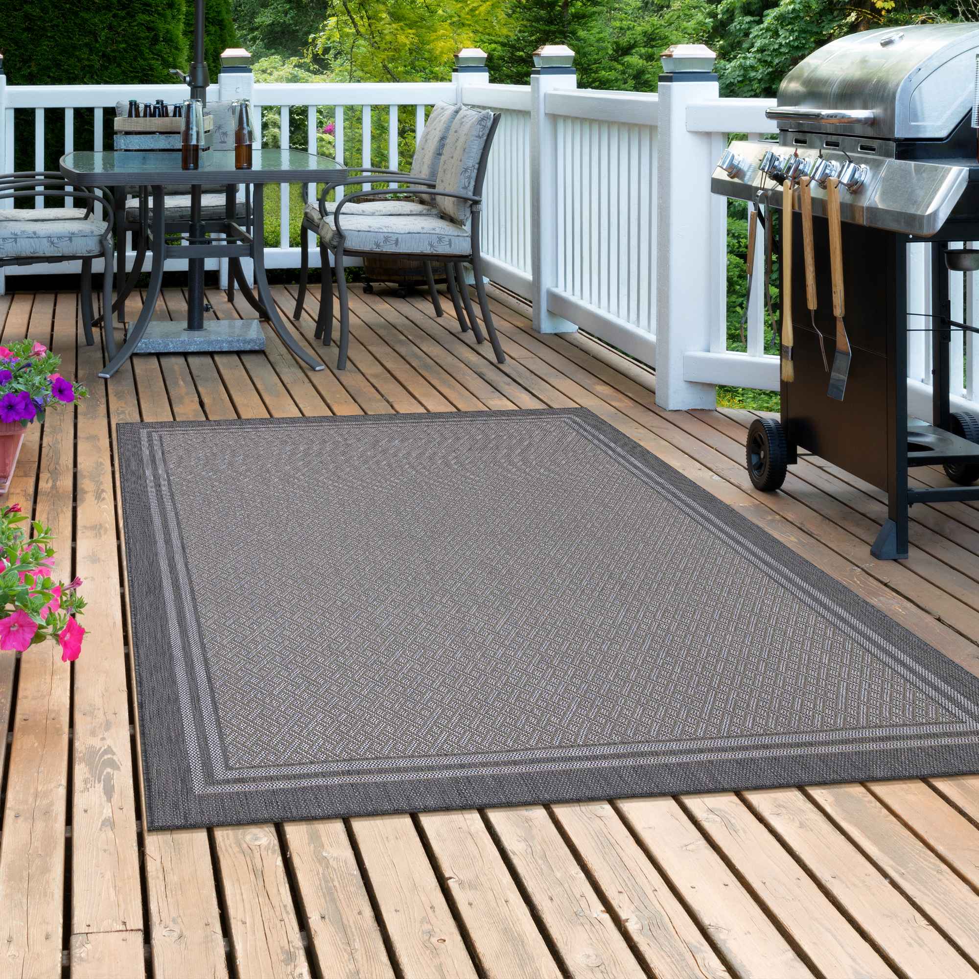 Ottomanson 5-ft x 7-ft Black Rectangular Indoor or Outdoor Decorative Utility  Mat in the Mats department at