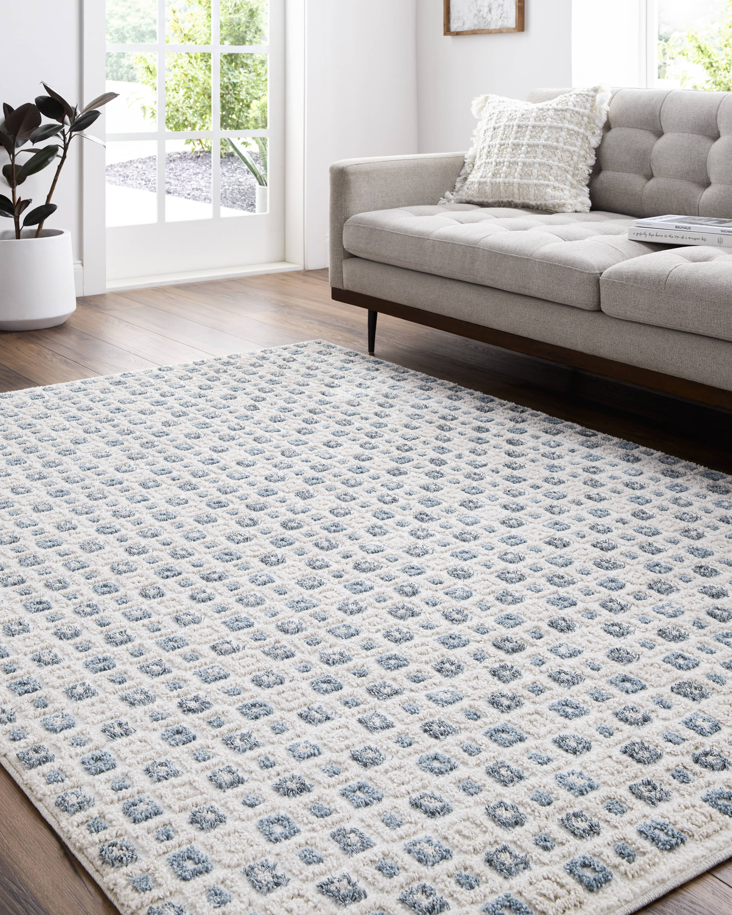 allen + roth 670210 Rippled Azure 2 x 3 (ft) Loomed Polyester/Polypropylene Blue/White Rectangular Indoor Geometric Coastal Area rug