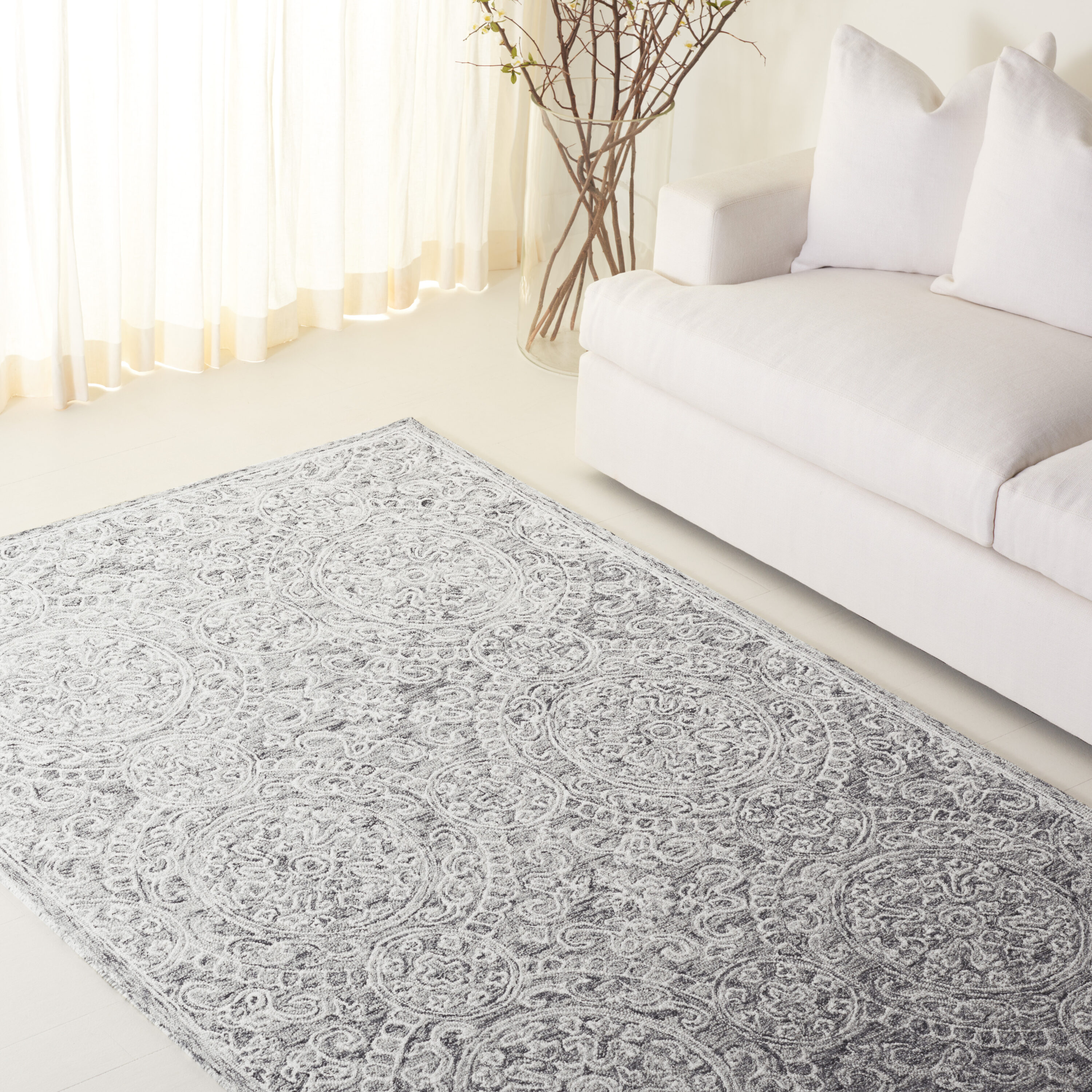  Finnegan Gray/Ivory Traditional 5ft x 8ft Rectangle Rug