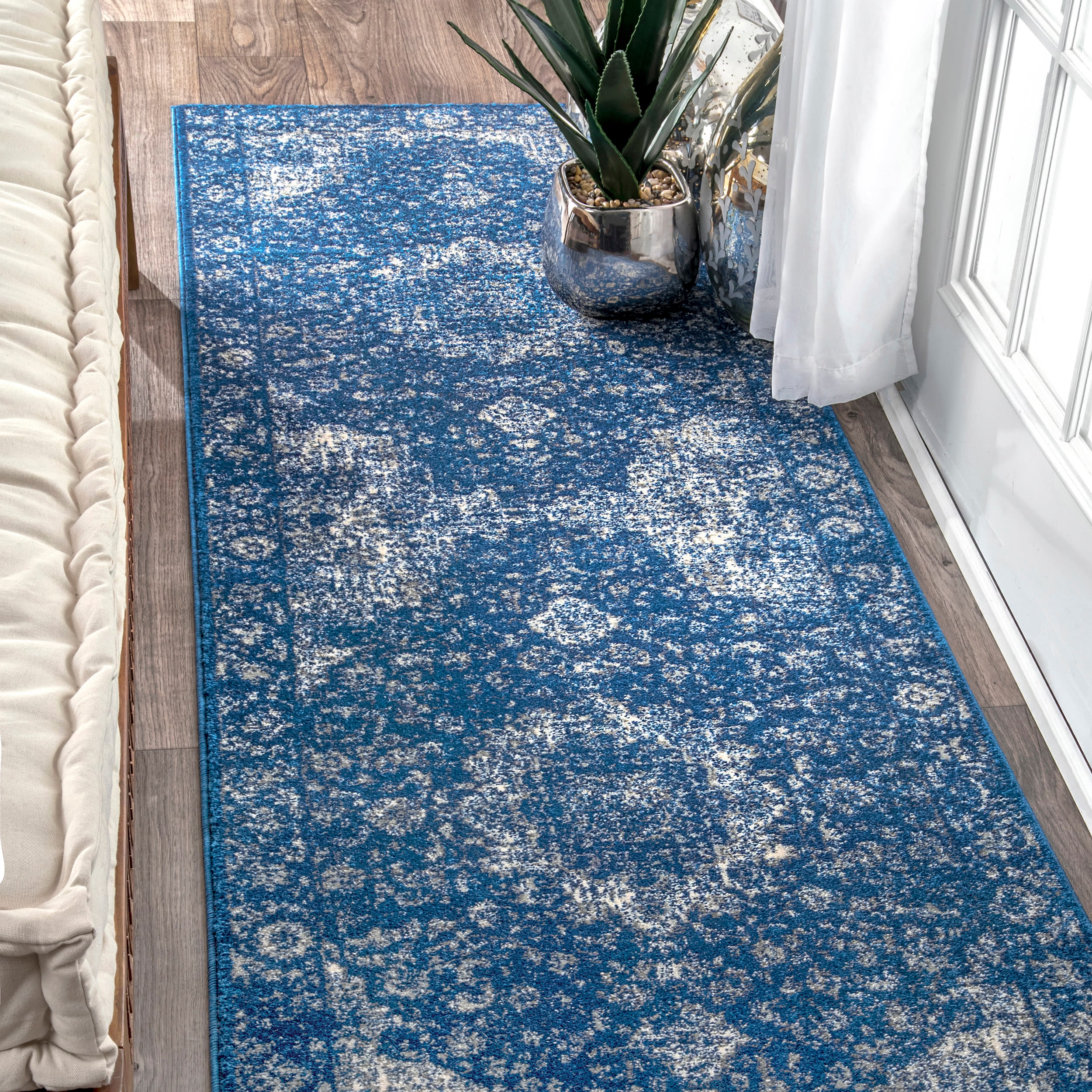 nuLOOM RZBD07C-26010 Verona 2 x 10 (ft) Loomed Polypropylene Dark Blue Rectangular Indoor Medallion Runner rug