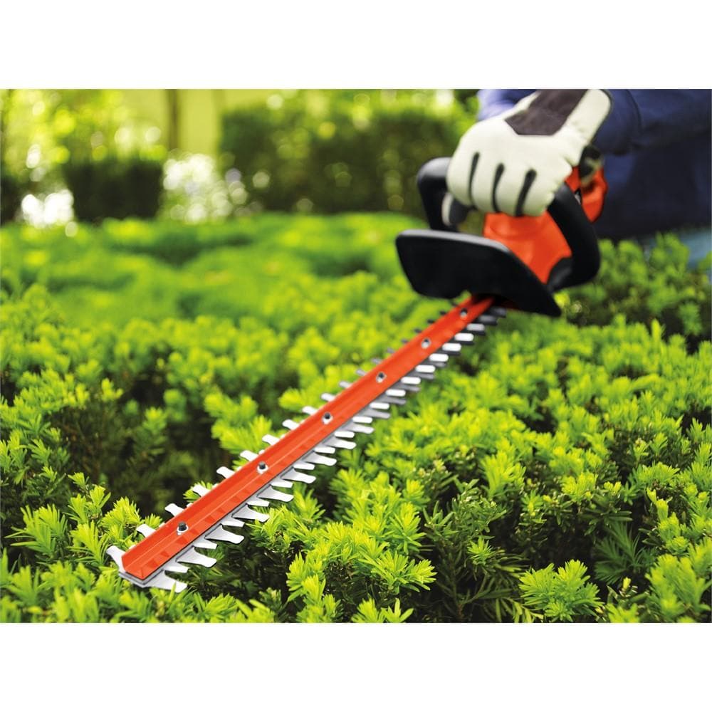 Black & Decker Black and Decker 20 in. 3.8A Corded Electric Hedge