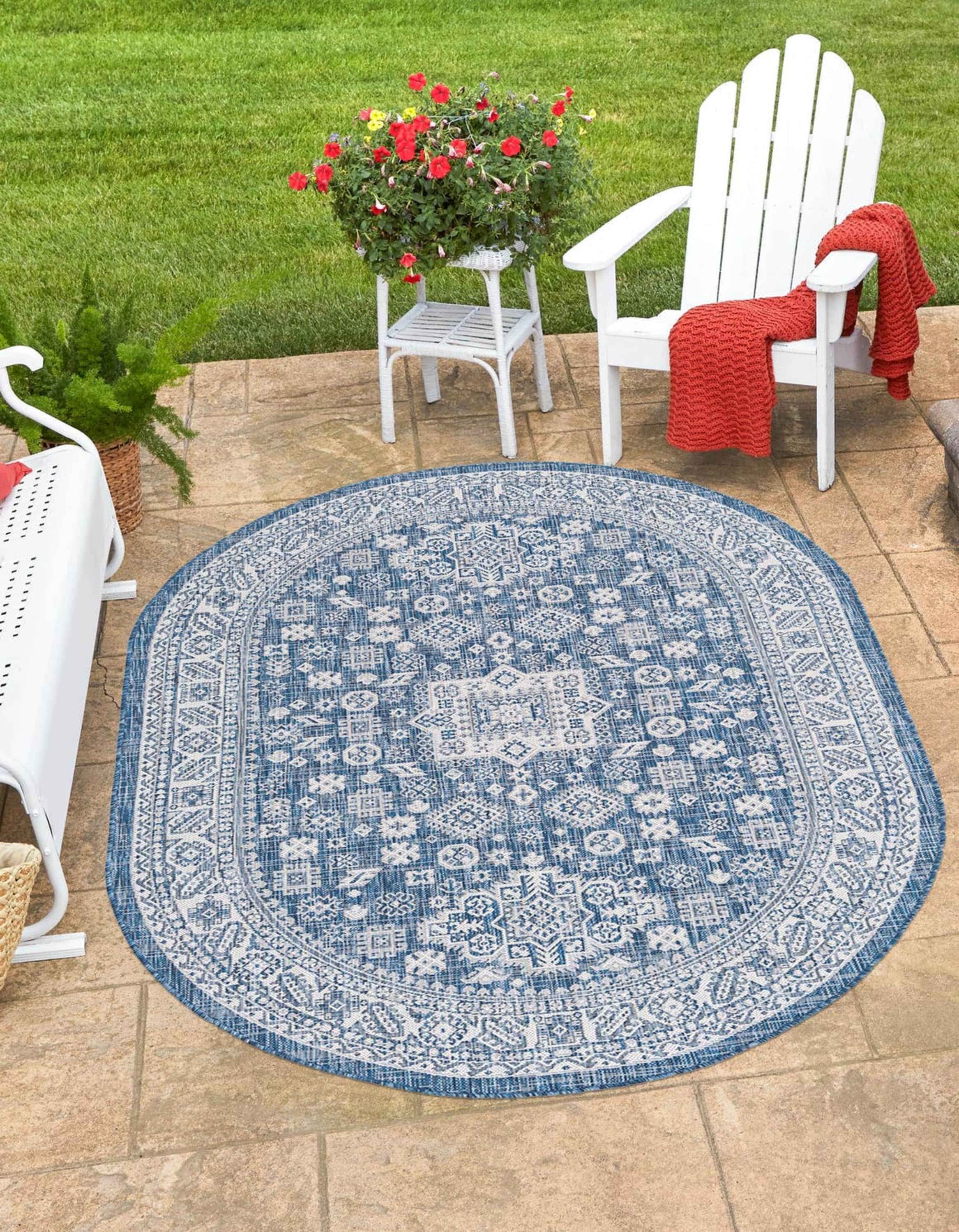 Unique Loom 3162548 Outdoor Aztec 5 x 8 (ft) Loomed Polypropylene Blue Oval Indoor/Outdoor Border Area rug