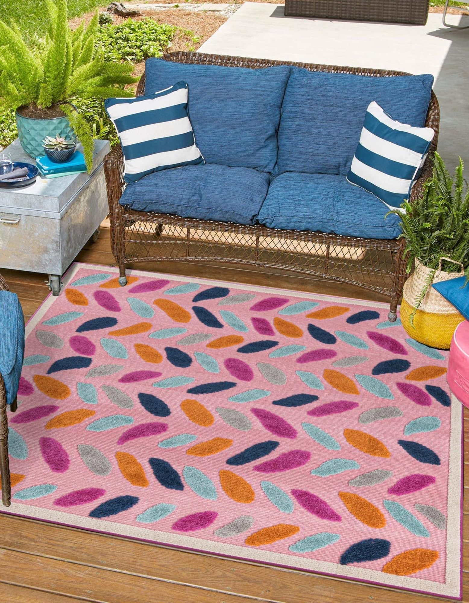 Unique Loom 3170999 Aruba Outdoor 8 x 8 (ft) Loomed Polypropylene Pink Square Indoor/Outdoor Chevron Area rug