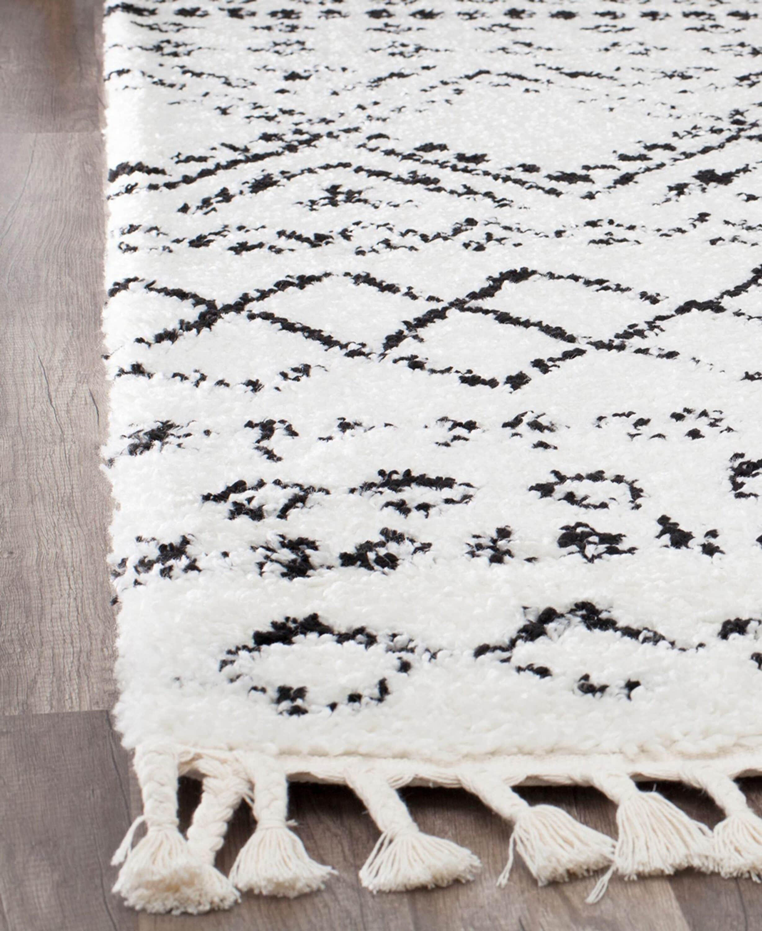 Whisper White 5' x 7' Shag Synthetic Area Rug