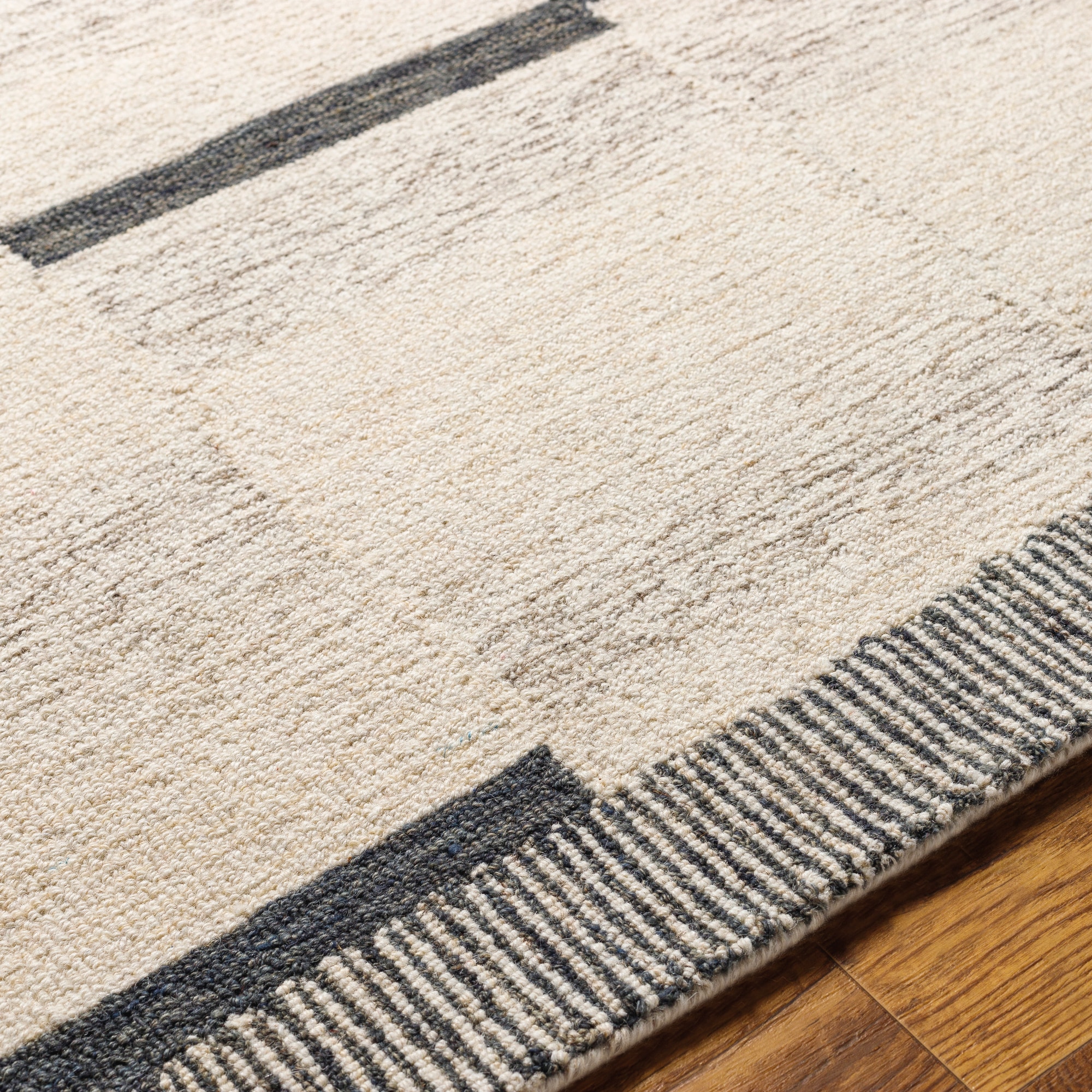 Handmade Tufted Black Wool Rectangular 5' x 7' Easy Care Rug