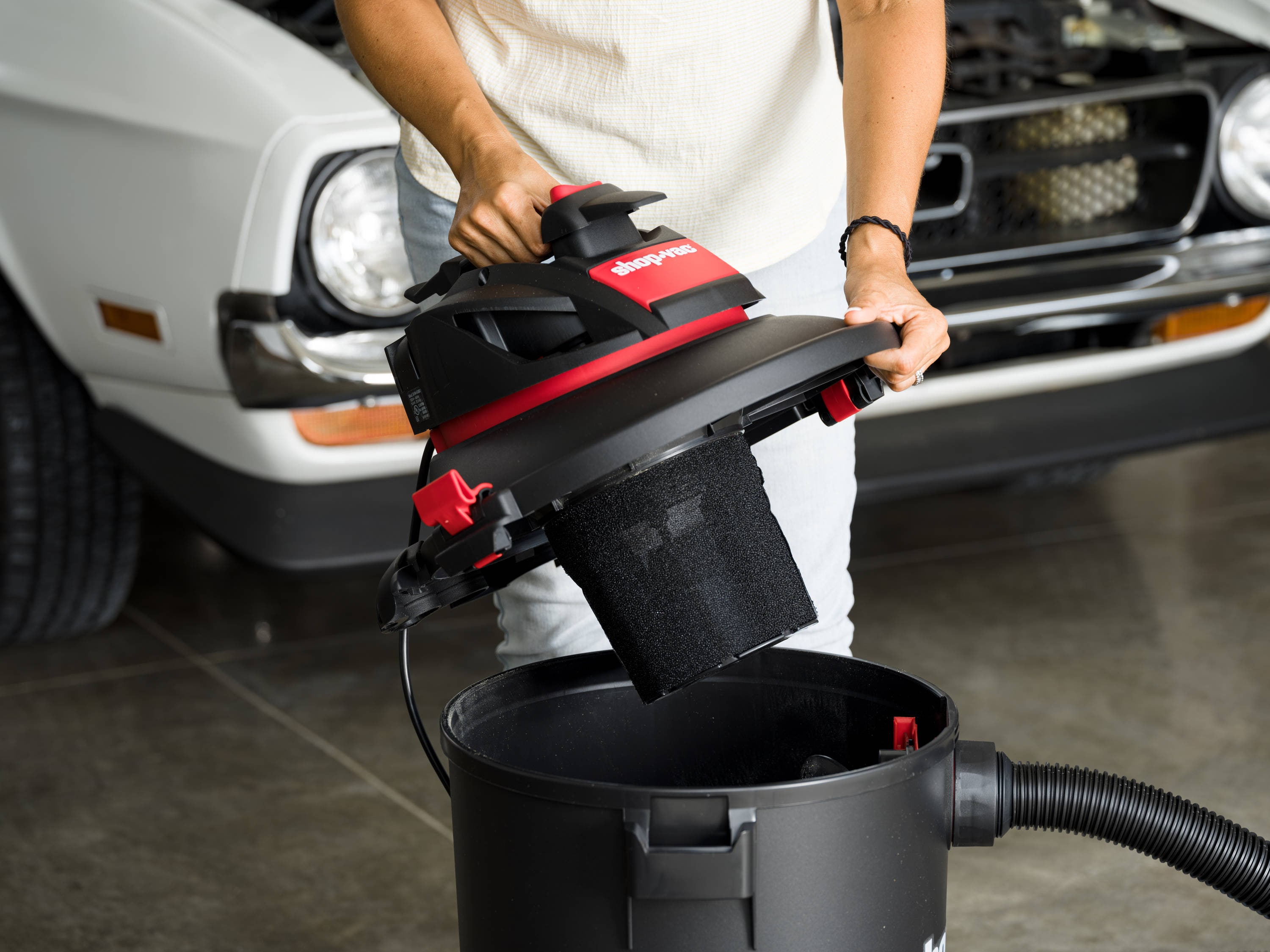 Shop-Vac 10-Gallons 4.5-HP Corded Wet/Dry Shop Vacuum with Accessories Included (5761011)