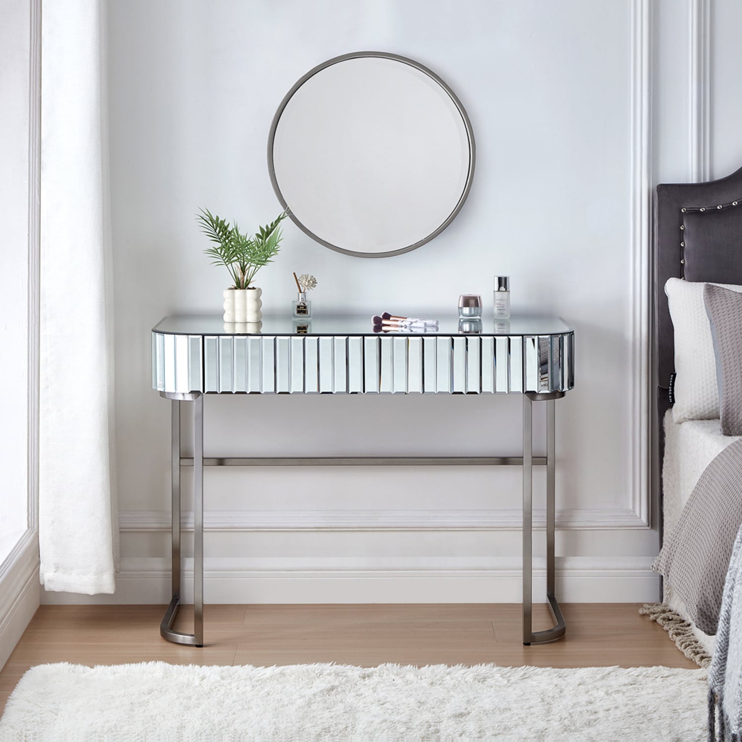ModernLuxe N704P171796N Bedroom-Vanities - View #2