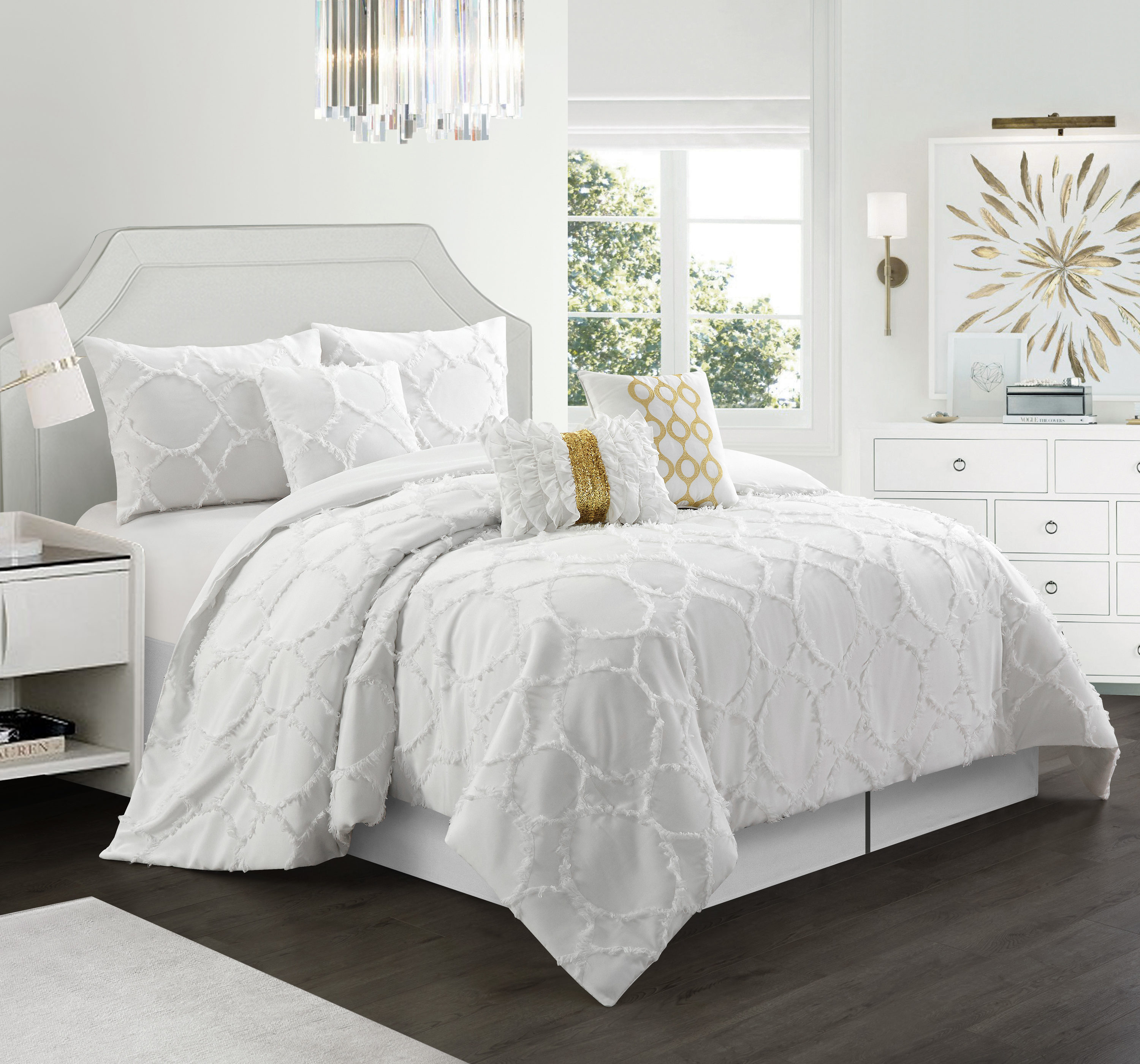 Nanshing AKILI7-K-WHT 7 -Piece White King Comforter Set